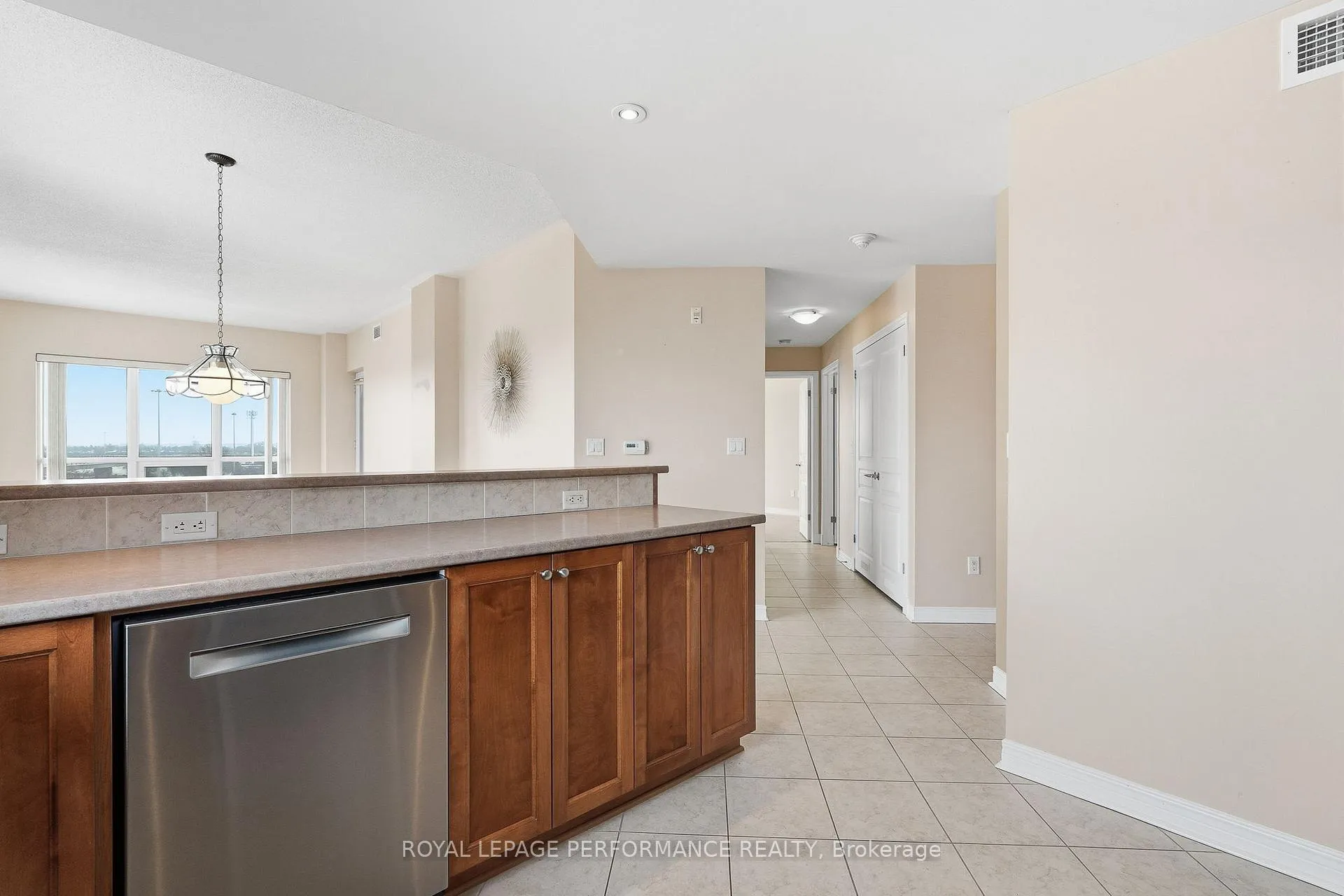 Photo 4 of Unit 411, 955 Beauparc Private, Ottawa, Cyrville — HOMEH