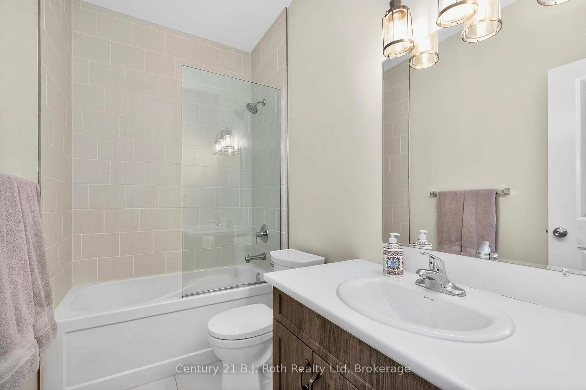 Photo 25 of 53 Hunter Avenue, Tay, Victoria Harbour — HOMEH