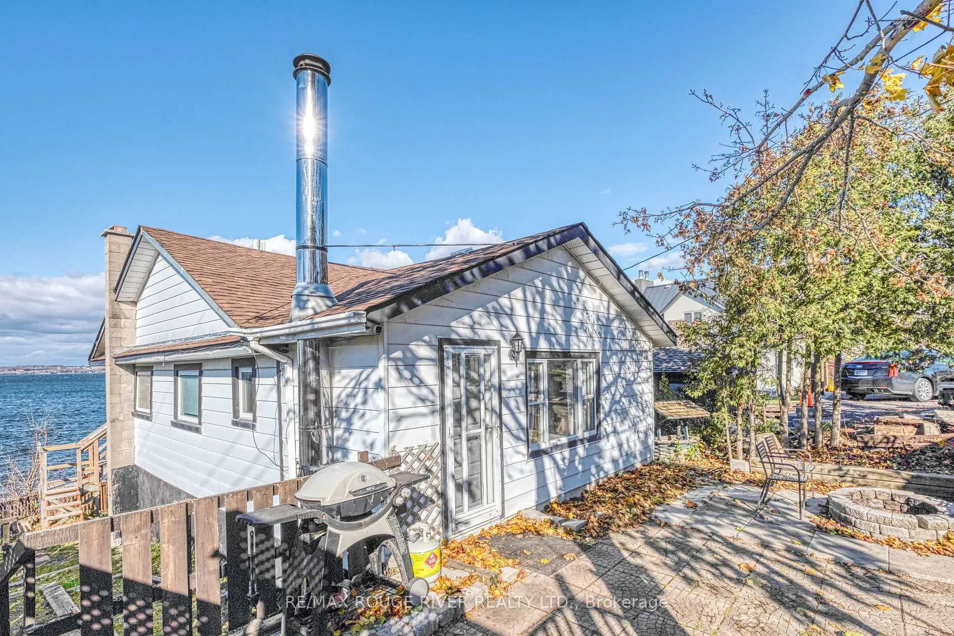 Photo 2 of 5482 lakeshore Drive, Hamilton Township, Rural Hamilton — HOMEH