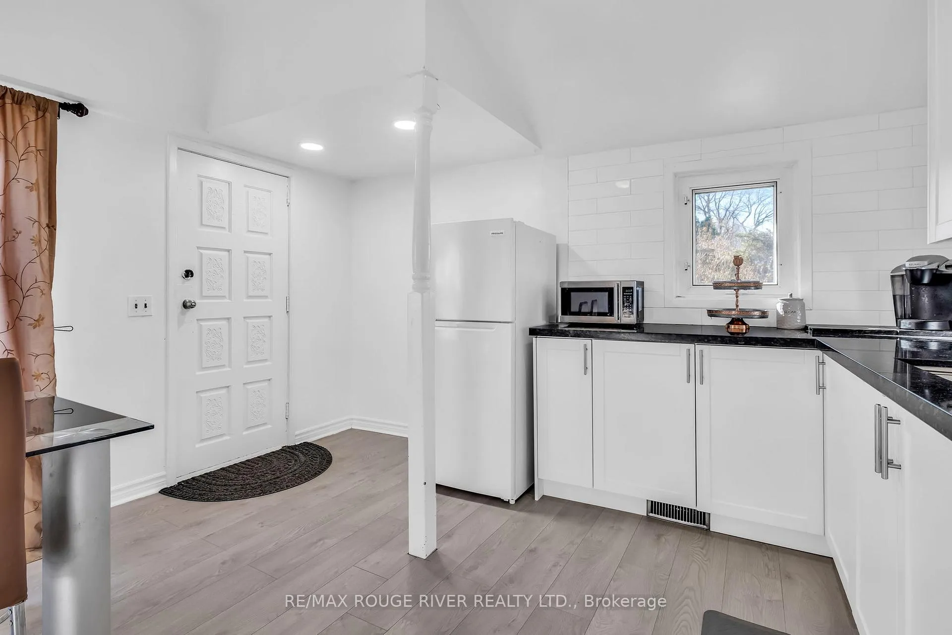 Photo 5 of 5482 lakeshore Drive, Hamilton Township, Rural Hamilton — HOMEH