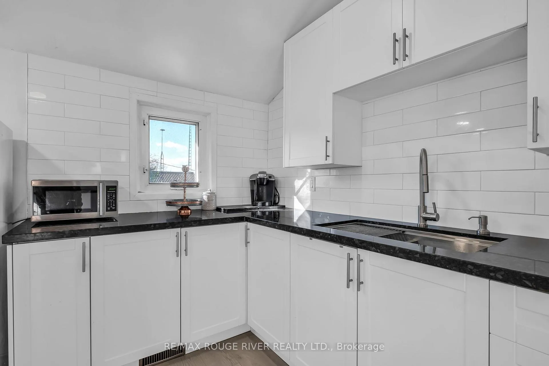 Photo 6 of 5482 lakeshore Drive, Hamilton Township, Rural Hamilton — HOMEH