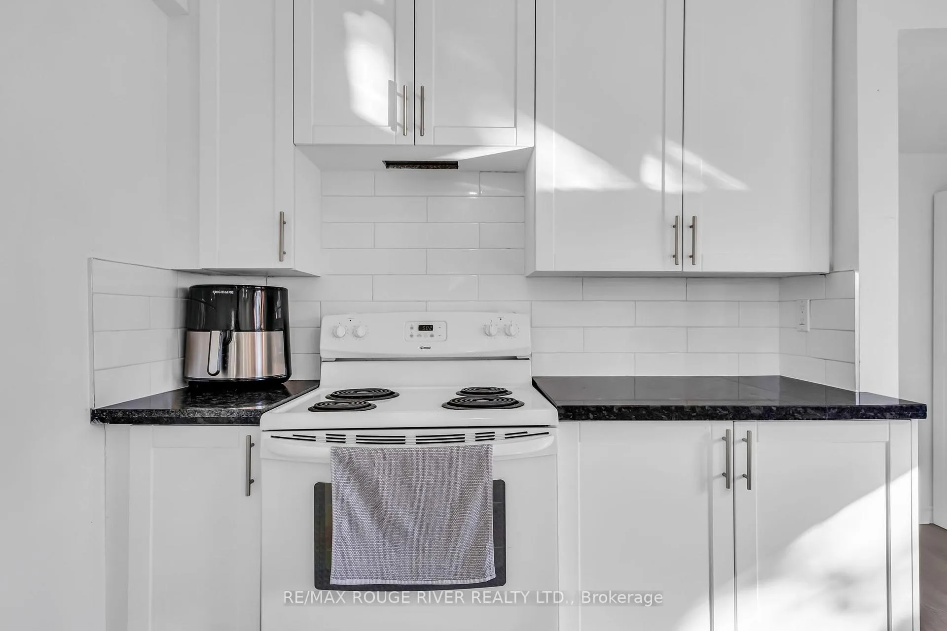 Photo 8 of 5482 lakeshore Drive, Hamilton Township, Rural Hamilton — HOMEH