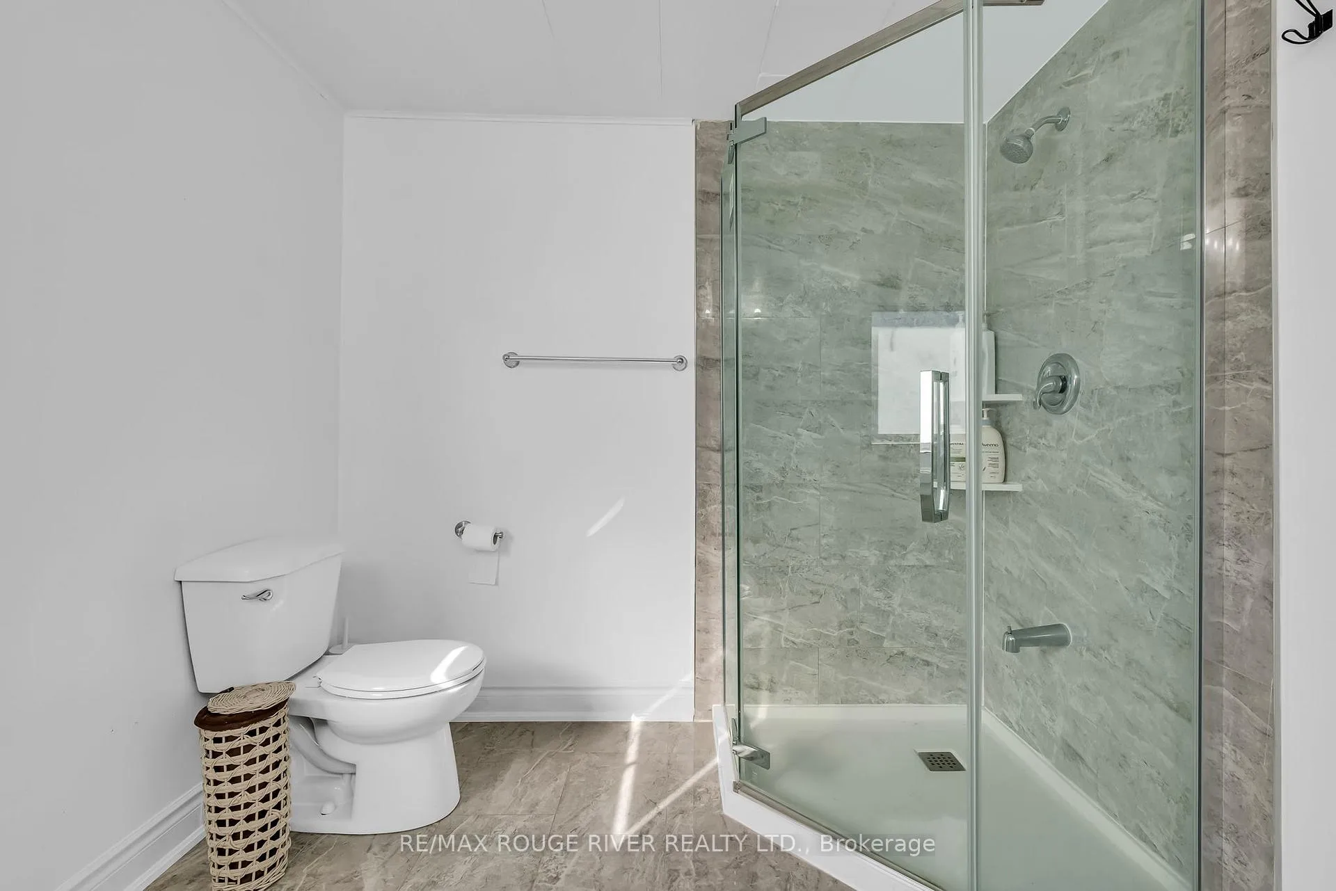 Photo 10 of 5482 lakeshore Drive, Hamilton Township, Rural Hamilton — HOMEH