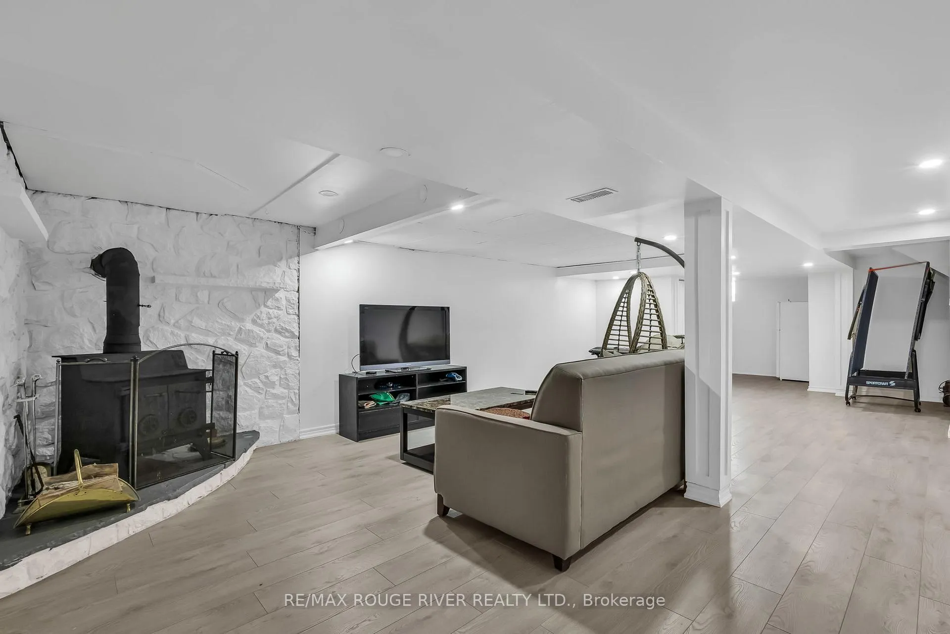 Photo 15 of 5482 lakeshore Drive, Hamilton Township, Rural Hamilton — HOMEH