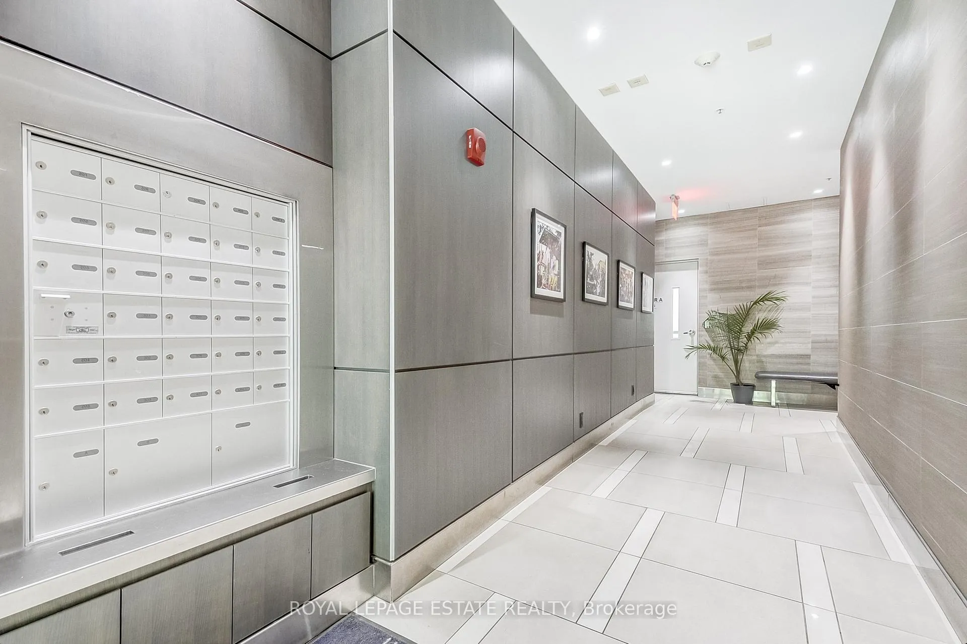 Photo 4 of Unit 306, 1960 Queen Street E, Toronto, The Beaches — HOMEH