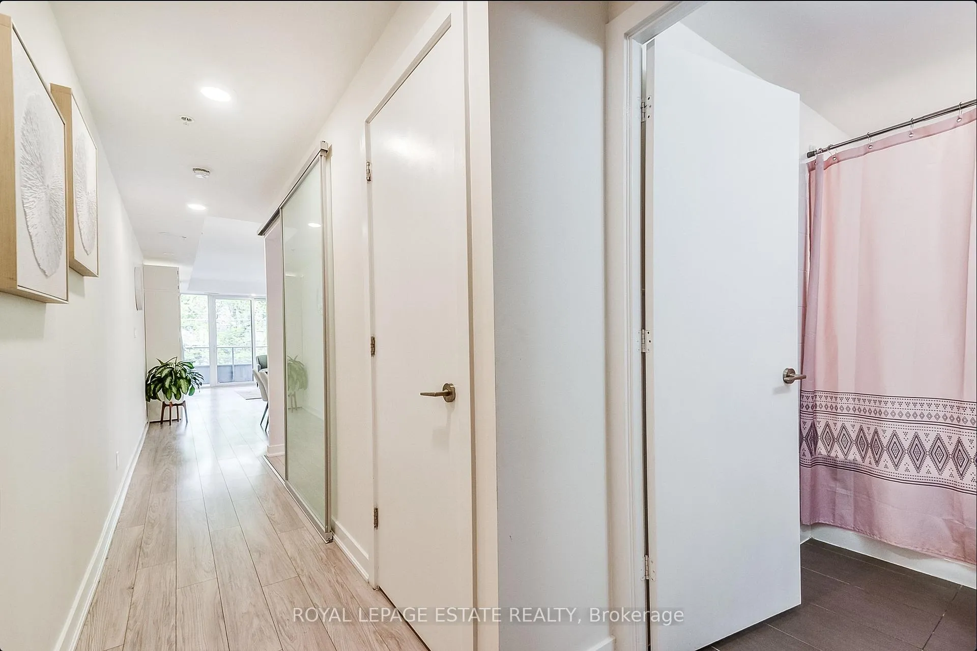 Photo 5 of Unit 306, 1960 Queen Street E, Toronto, The Beaches — HOMEH