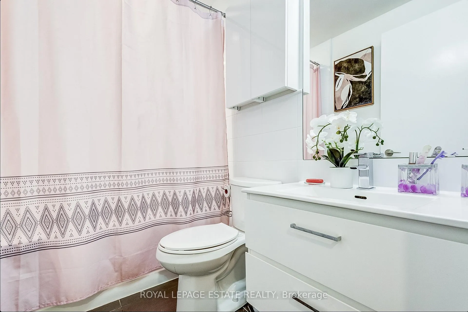 Photo 7 of Unit 306, 1960 Queen Street E, Toronto, The Beaches — HOMEH