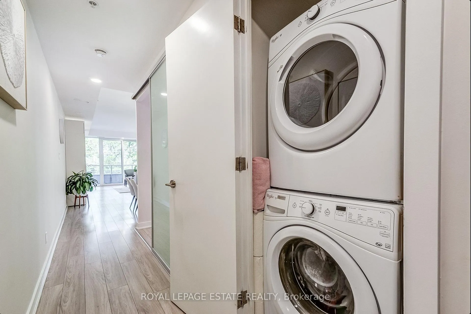 Photo 8 of Unit 306, 1960 Queen Street E, Toronto, The Beaches — HOMEH