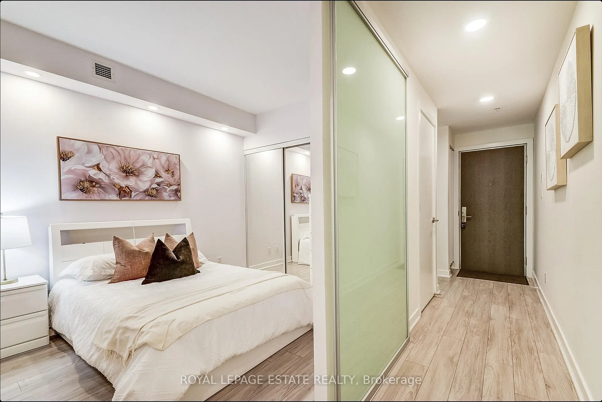 Photo 9 of Unit 306, 1960 Queen Street E, Toronto, The Beaches — HOMEH