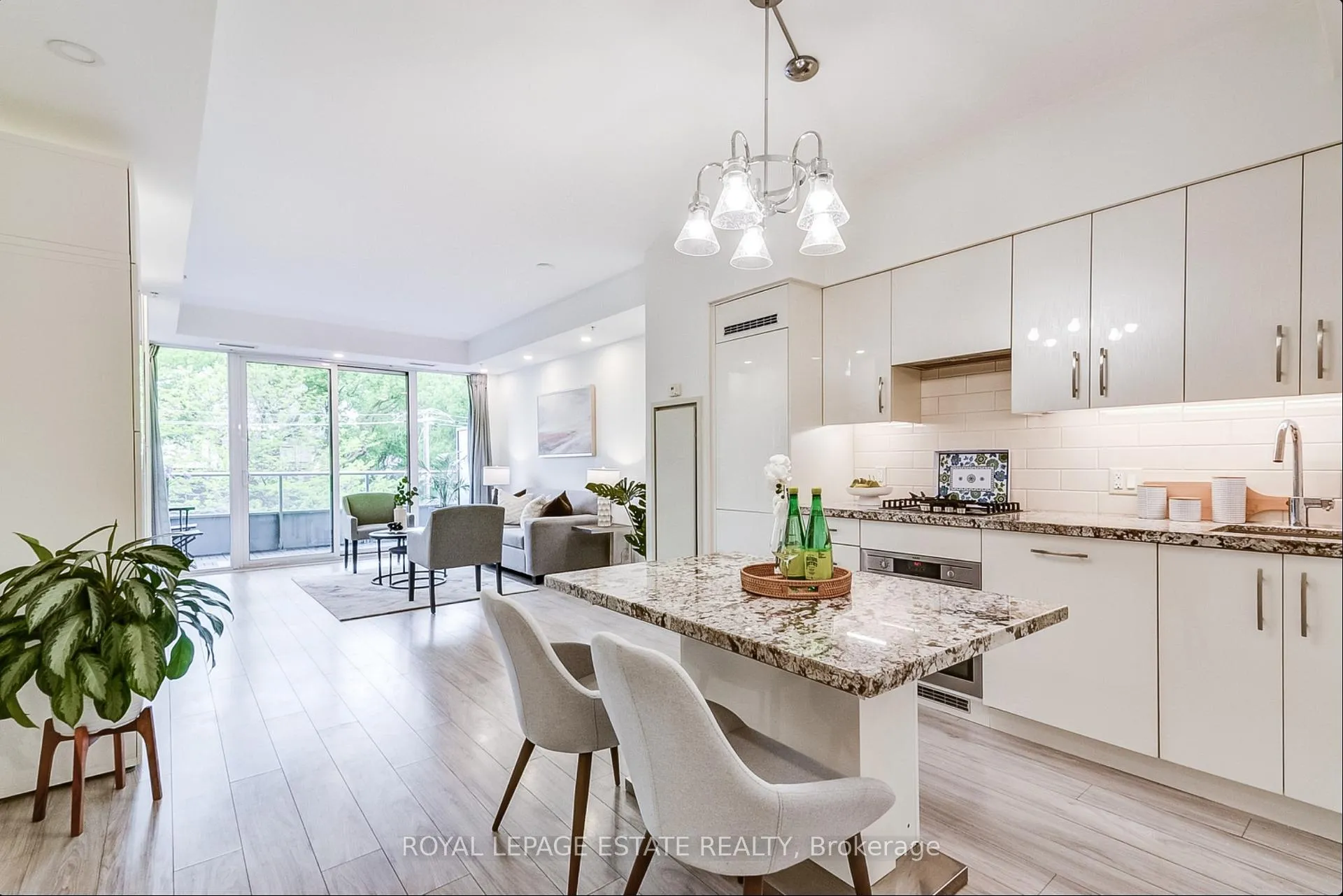 Photo 12 of Unit 306, 1960 Queen Street E, Toronto, The Beaches — HOMEH