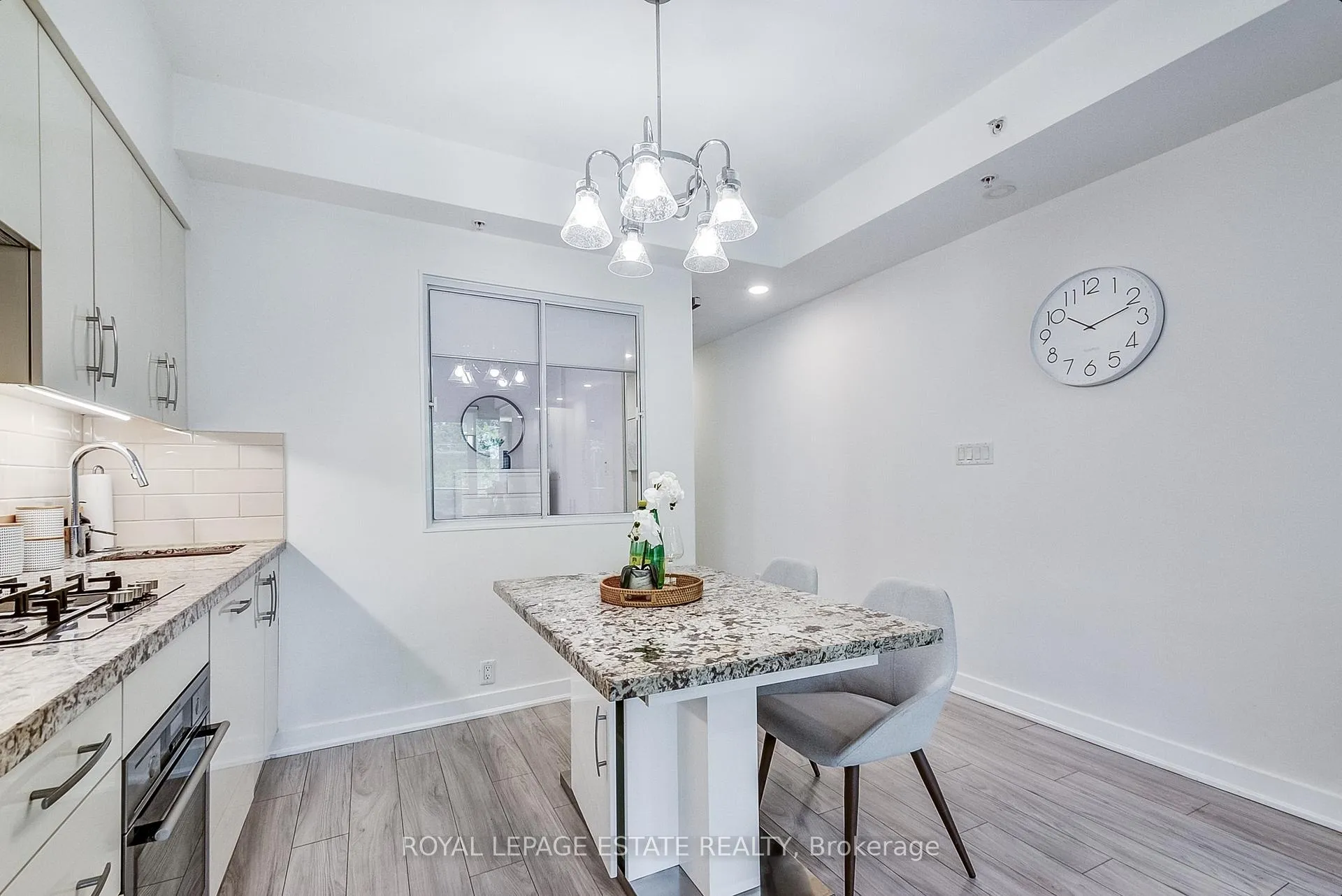 Photo 14 of Unit 306, 1960 Queen Street E, Toronto, The Beaches — HOMEH