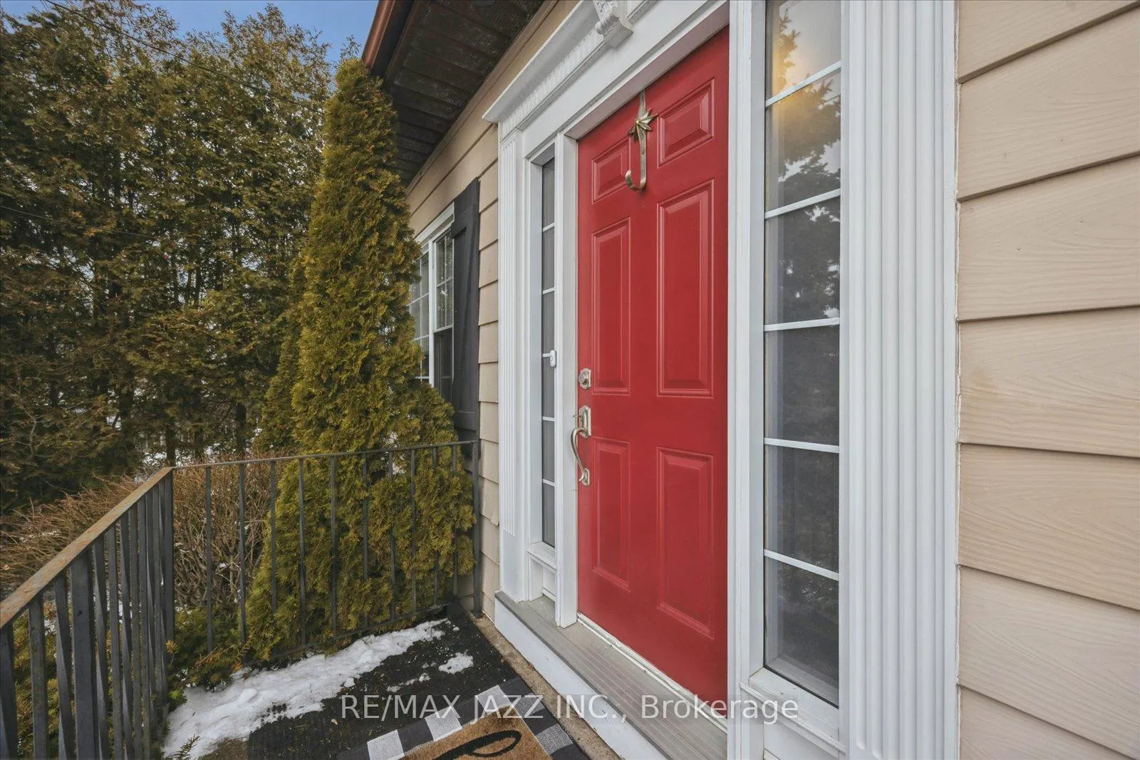 Photo 3 of 1633 Charles Street, Whitby, Port Whitby — HOMEH
