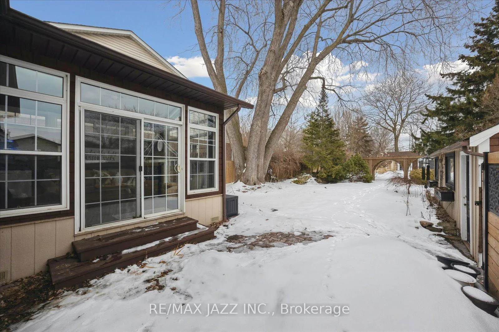 Photo 31 of 1633 Charles Street, Whitby, Port Whitby — HOMEH