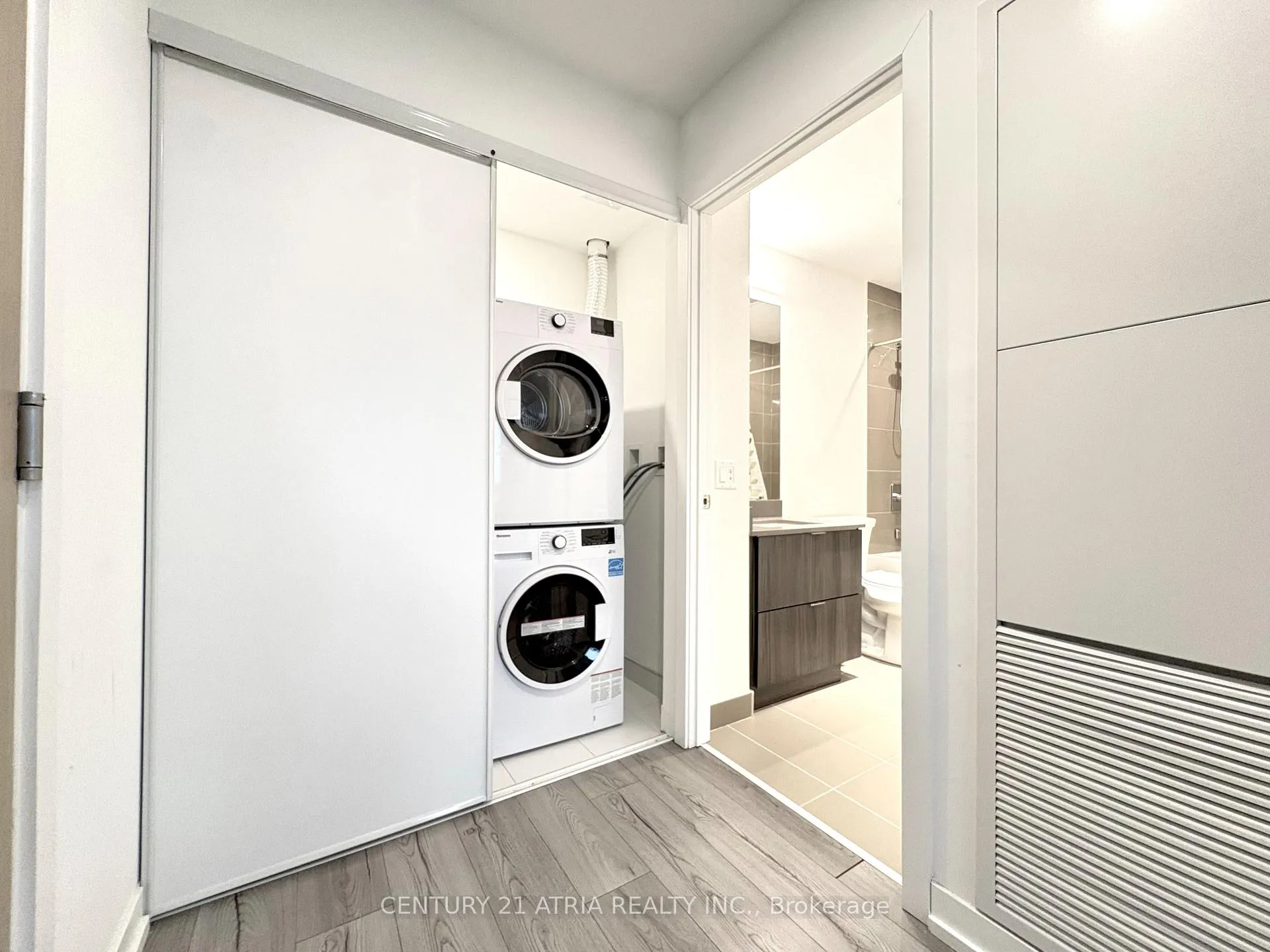 Photo 9 of Unit 5206, 395 Bloor Street E, Toronto, North St. James Town — HOMEH