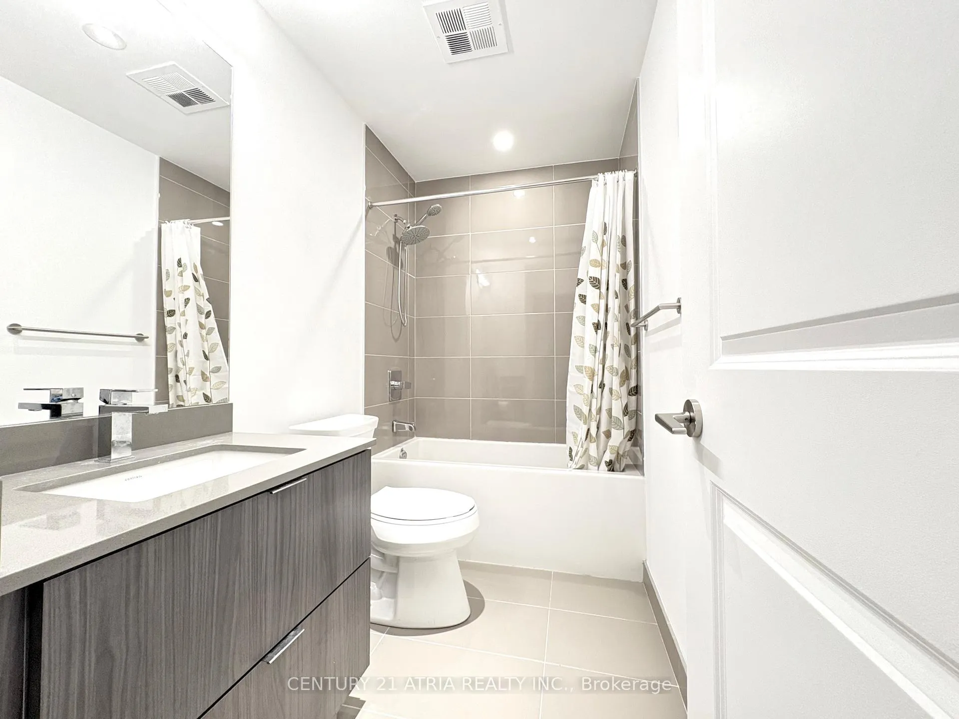Photo 10 of Unit 5206, 395 Bloor Street E, Toronto, North St. James Town — HOMEH