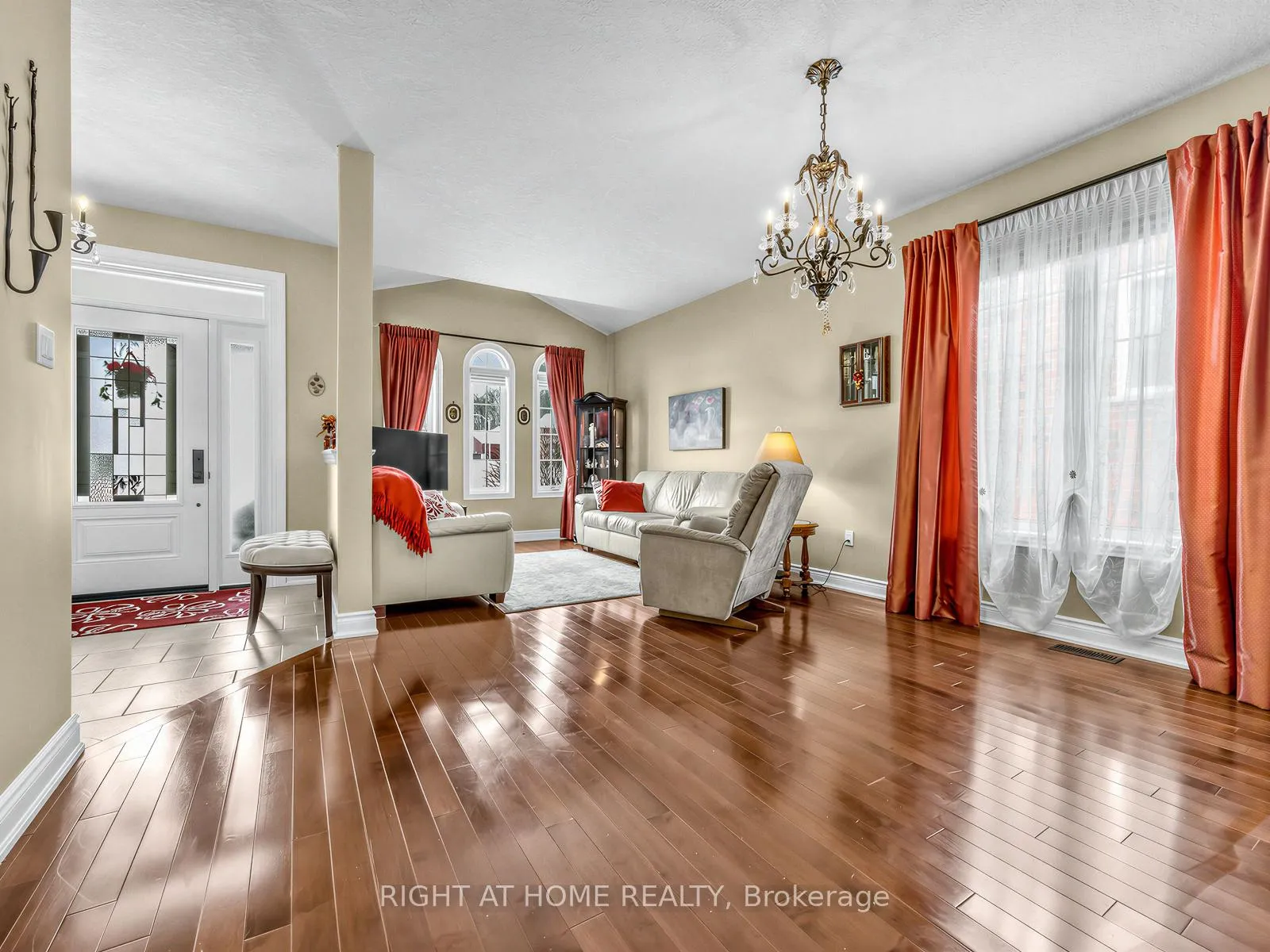 Photo 4 of 826 Booth Avenue, Innisfil, Alcona — HOMEH