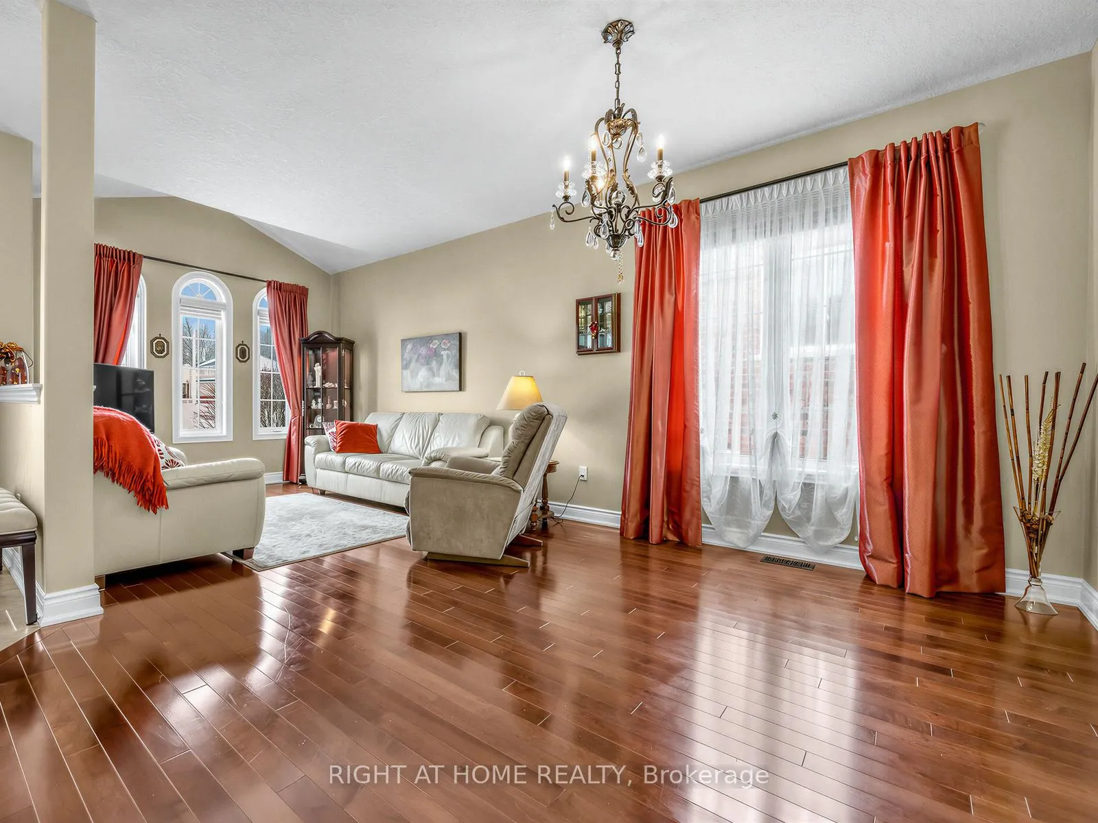 Photo 8 of 826 Booth Avenue, Innisfil, Alcona — HOMEH