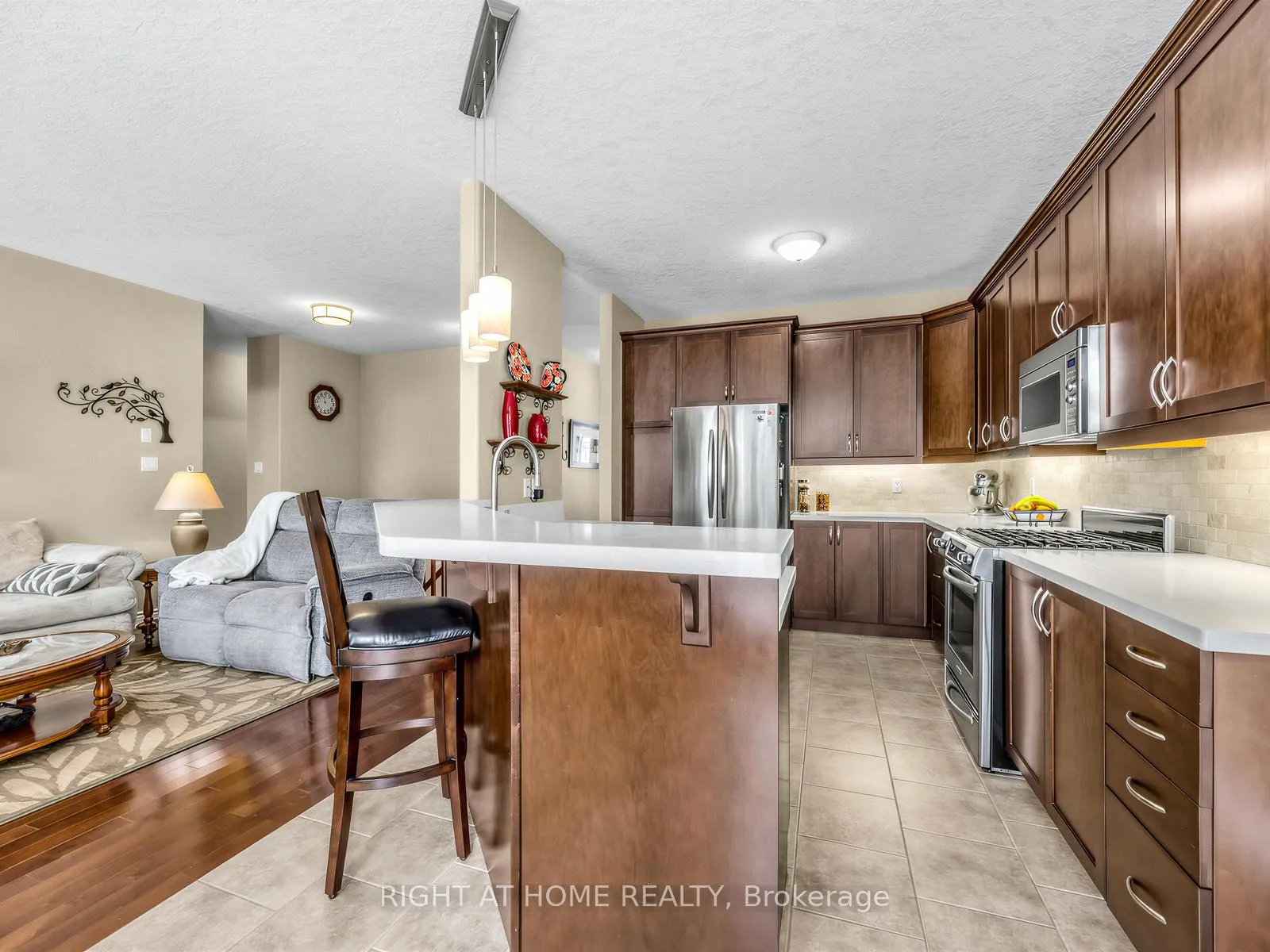 Photo 10 of 826 Booth Avenue, Innisfil, Alcona — HOMEH