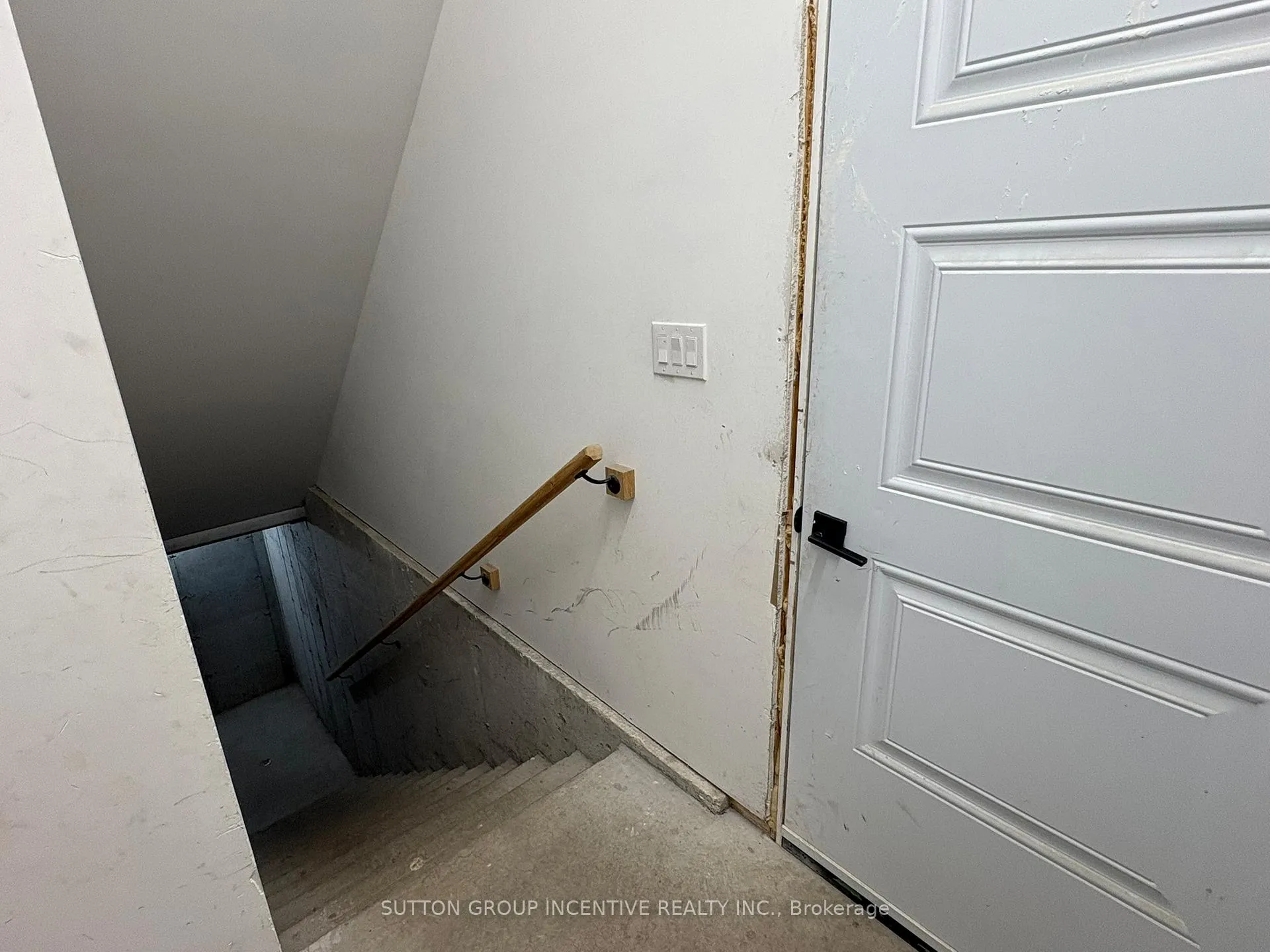 Photo 4 of Unit C, 1784 Big Bay Point Road, Innisfil, Rural Innisfil — HOMEH