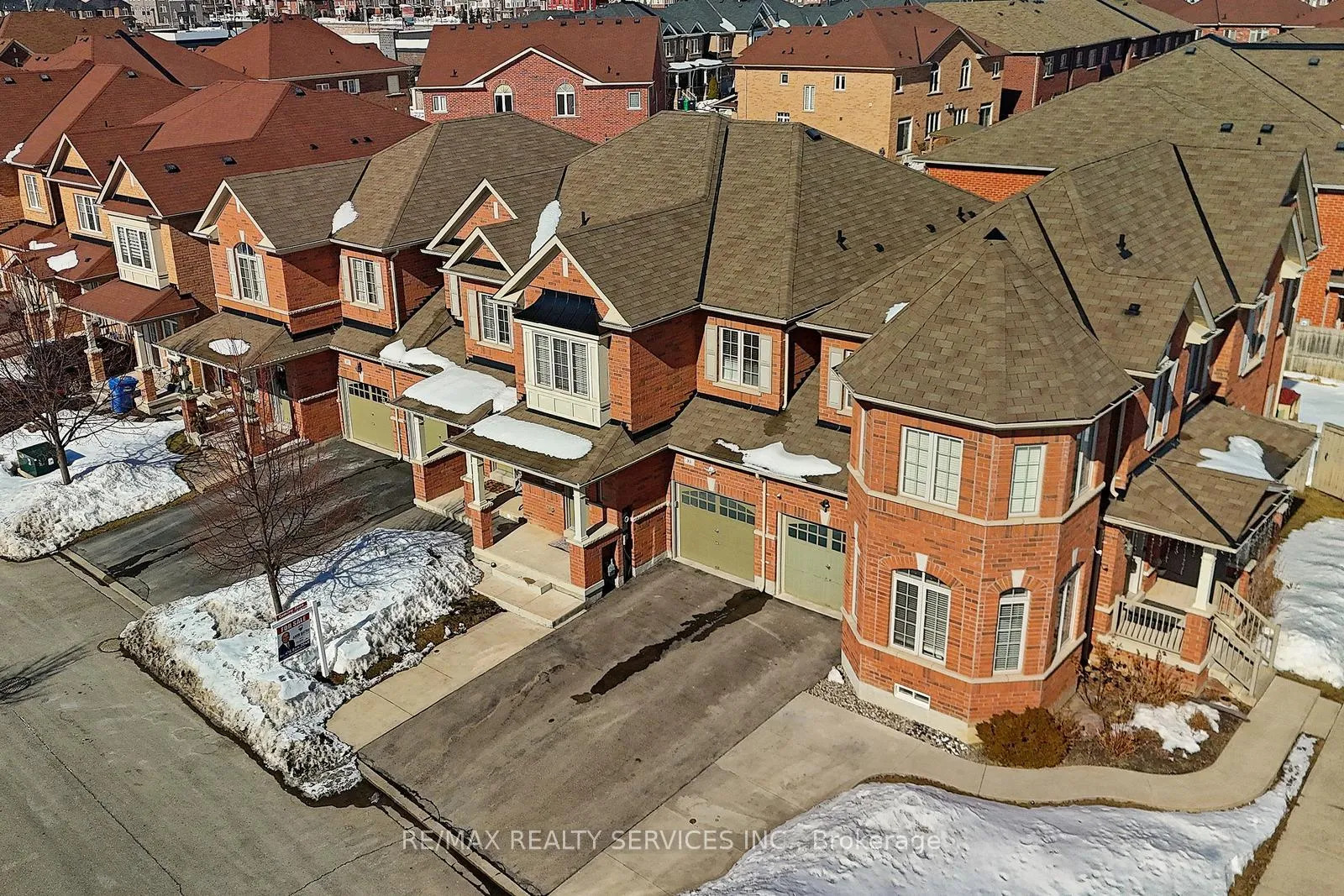 Photo 4 of 83 Kempenfelt Trail, Brampton, Northwest Brampton — HOMEH