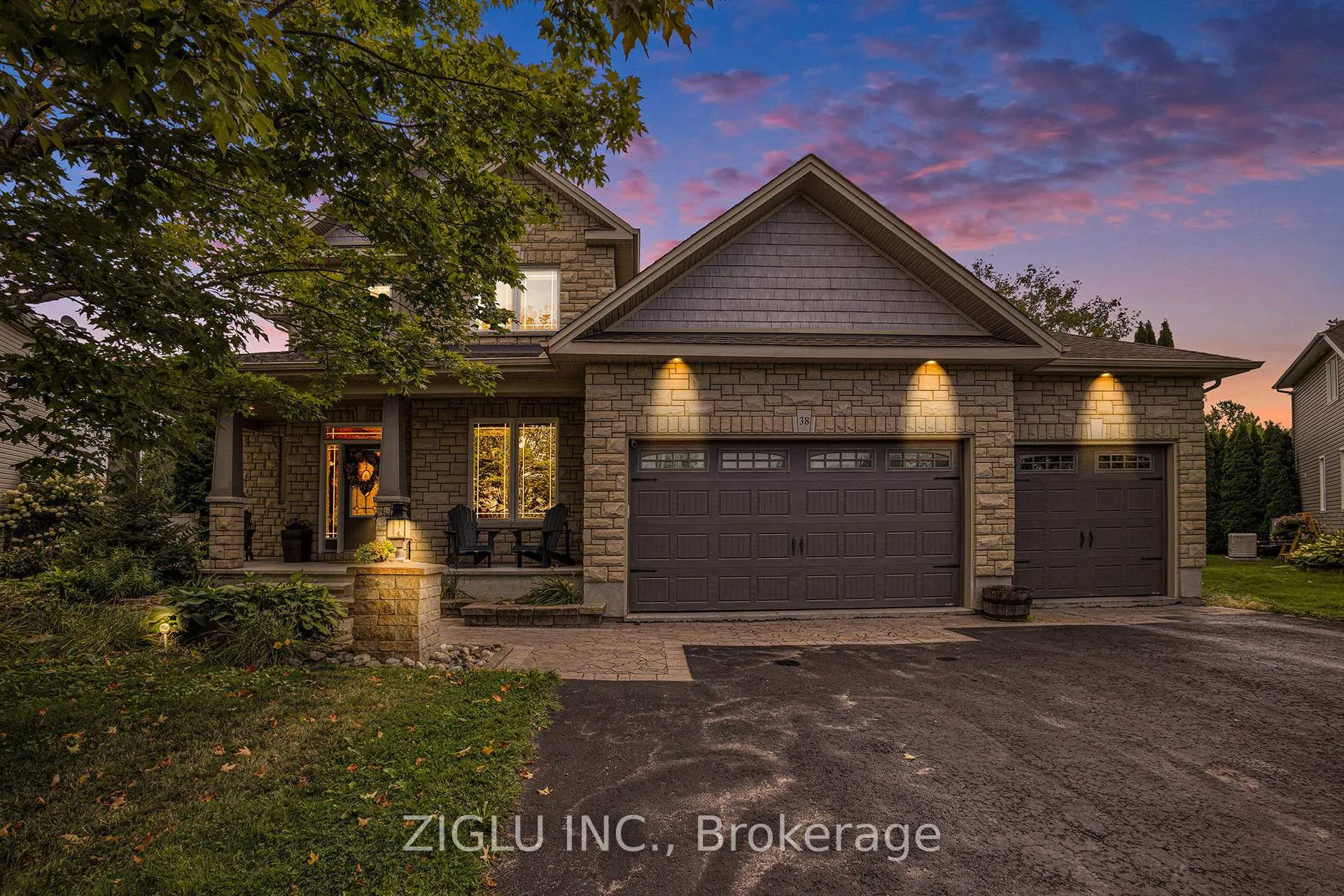 Photo 2 of 38 Oradea Crescent, Ottawa, Richmond — HOMEH