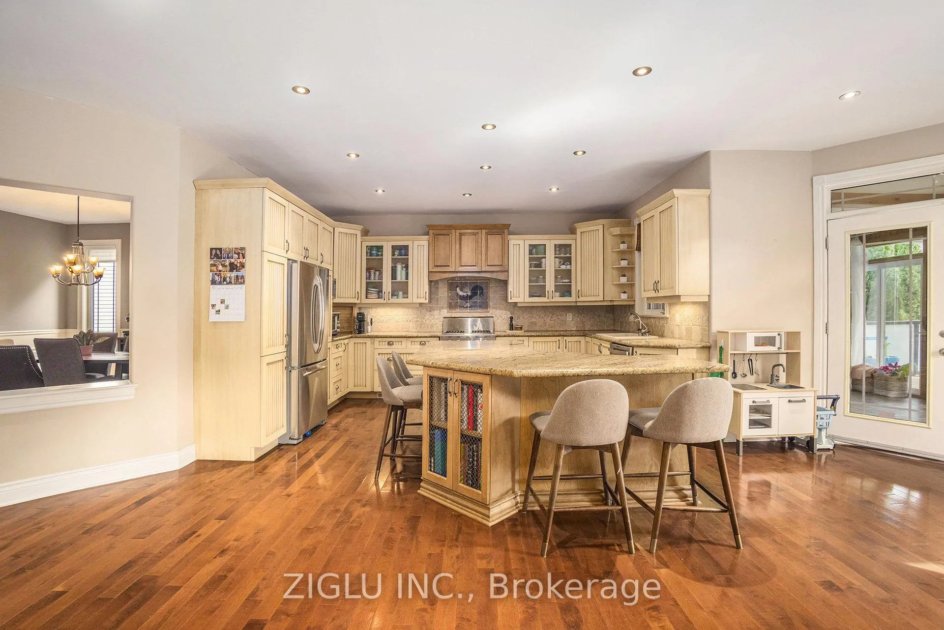 Photo 15 of 38 Oradea Crescent, Ottawa, Richmond — HOMEH
