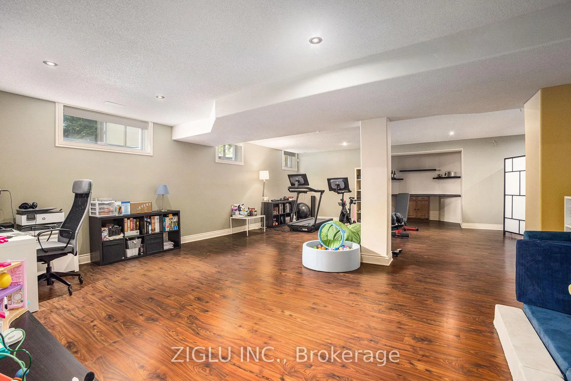 Photo 33 of 38 Oradea Crescent, Ottawa, Richmond — HOMEH