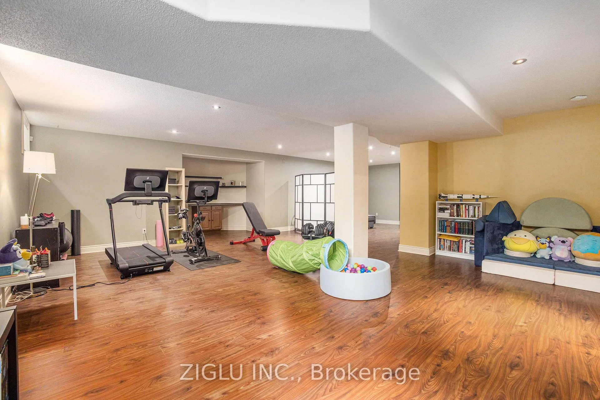 Photo 34 of 38 Oradea Crescent, Ottawa, Richmond — HOMEH