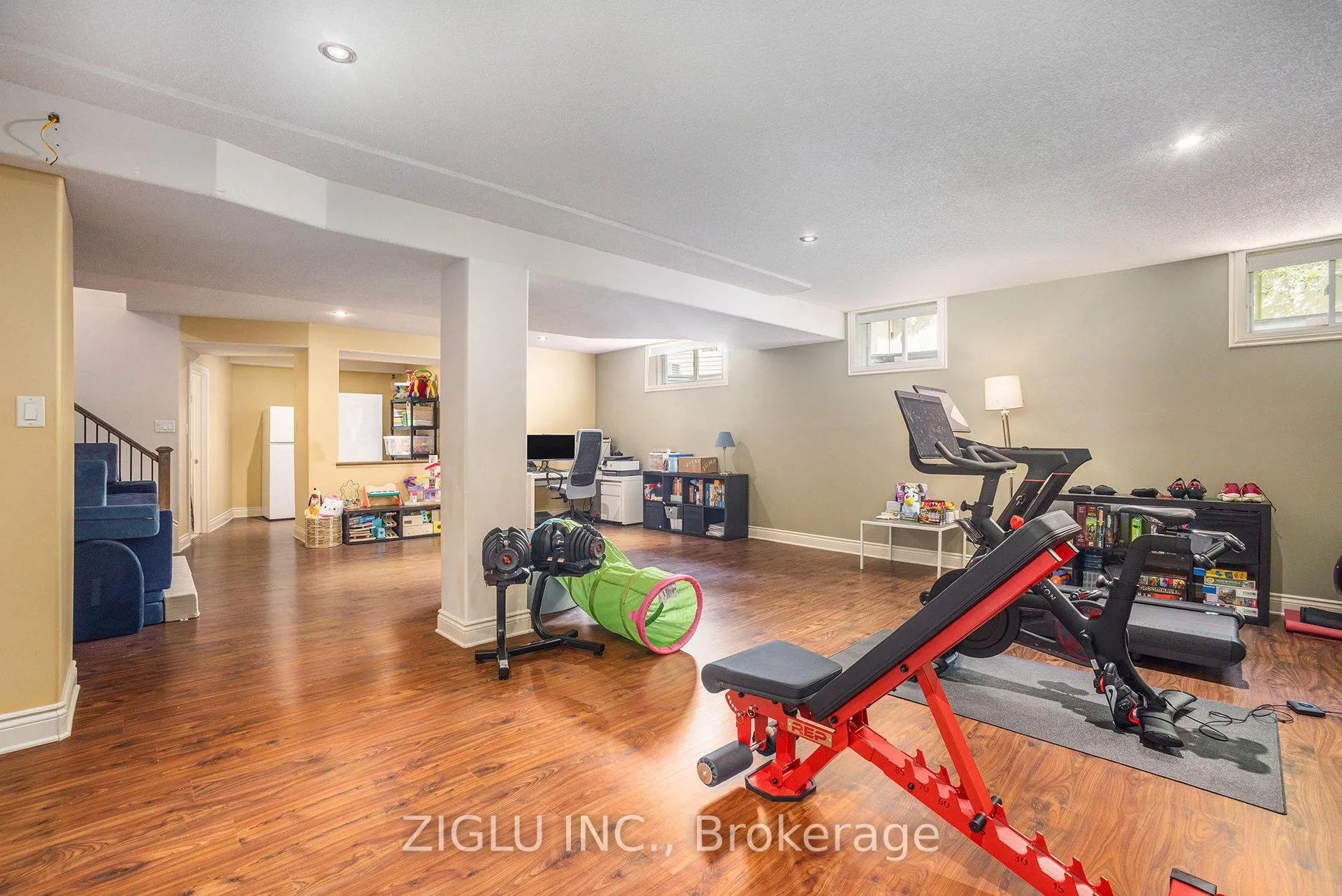 Photo 35 of 38 Oradea Crescent, Ottawa, Richmond — HOMEH