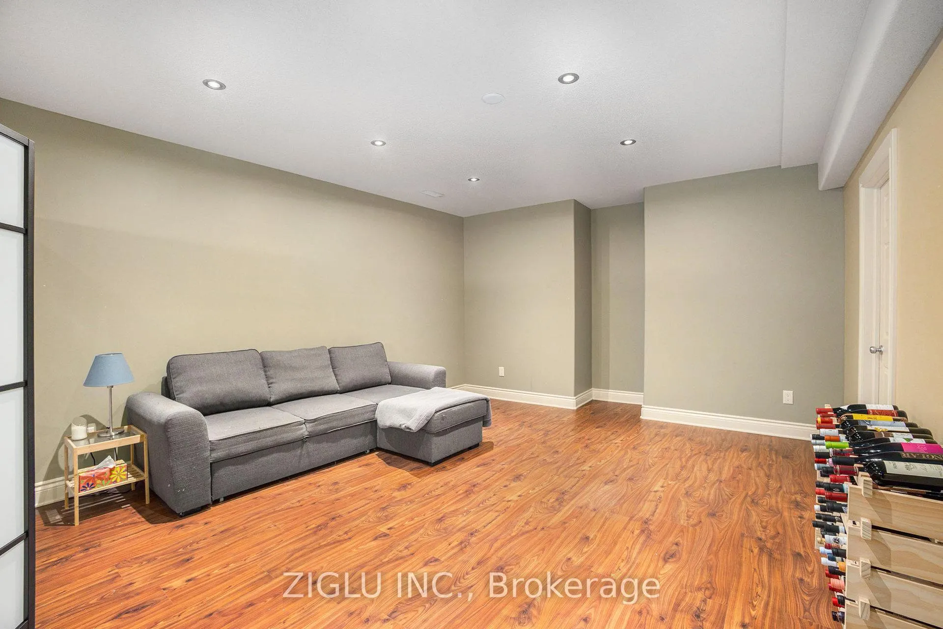 Photo 37 of 38 Oradea Crescent, Ottawa, Richmond — HOMEH