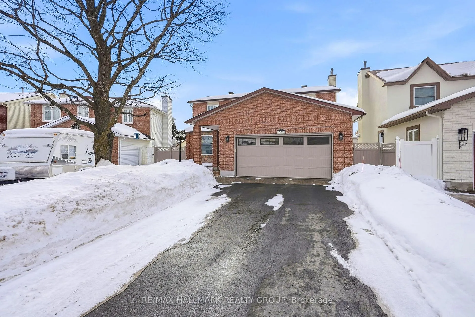 Photo 2 of 552 Wilkie Drive, Ottawa, Fallingbrook/Pineridge — HOMEH