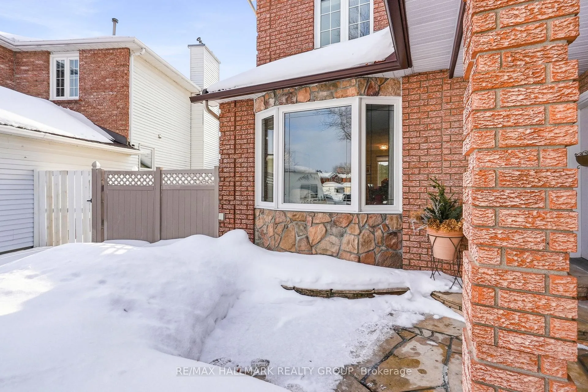 Photo 3 of 552 Wilkie Drive, Ottawa, Fallingbrook/Pineridge — HOMEH