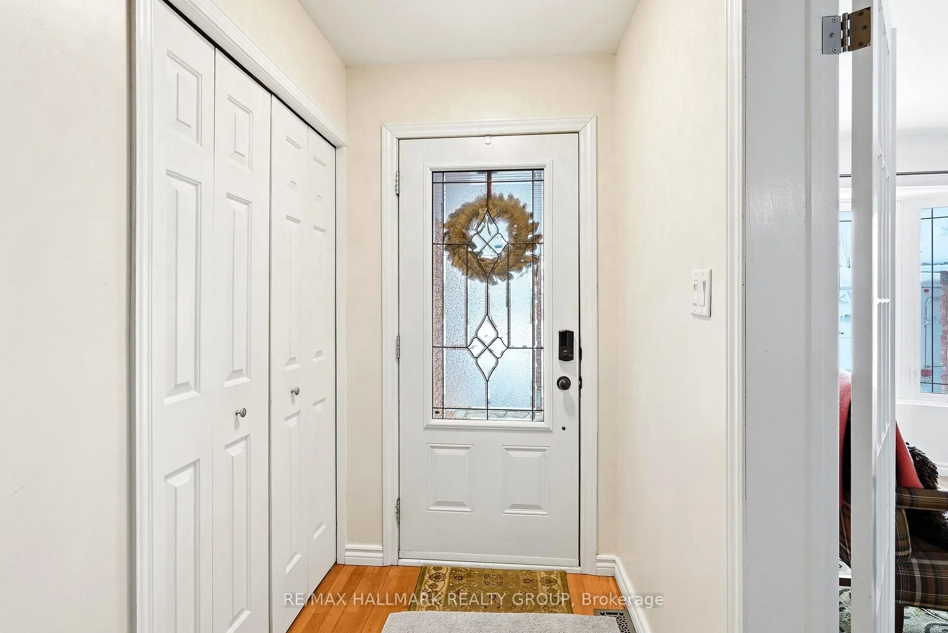 Photo 5 of 552 Wilkie Drive, Ottawa, Fallingbrook/Pineridge — HOMEH