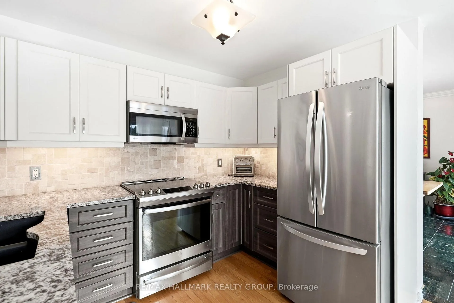 Photo 13 of 552 Wilkie Drive, Ottawa, Fallingbrook/Pineridge — HOMEH