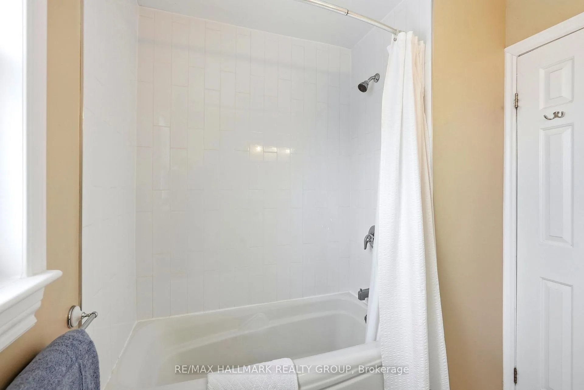 Photo 24 of 552 Wilkie Drive, Ottawa, Fallingbrook/Pineridge — HOMEH