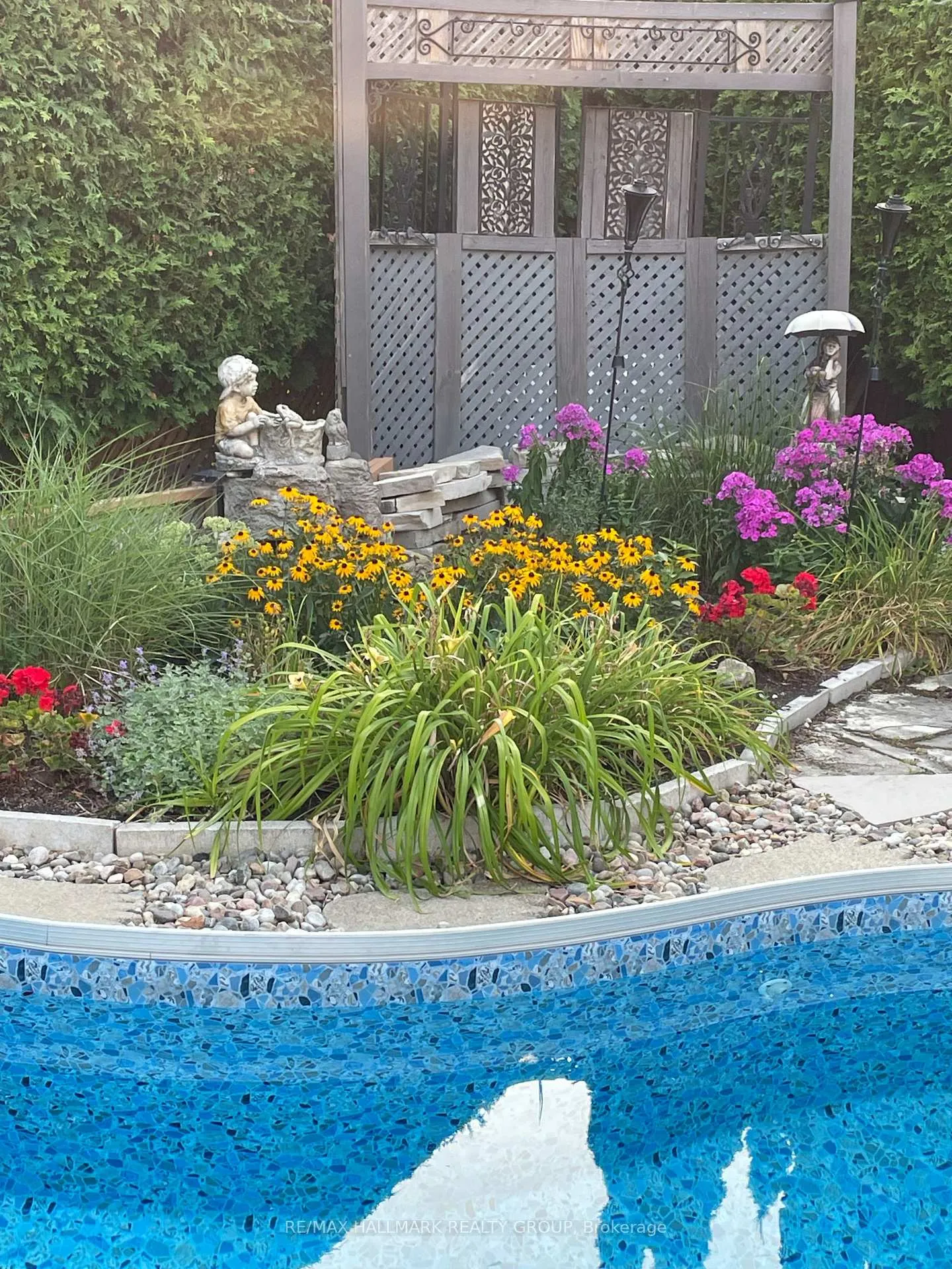 Photo 44 of 552 Wilkie Drive, Ottawa, Fallingbrook/Pineridge — HOMEH