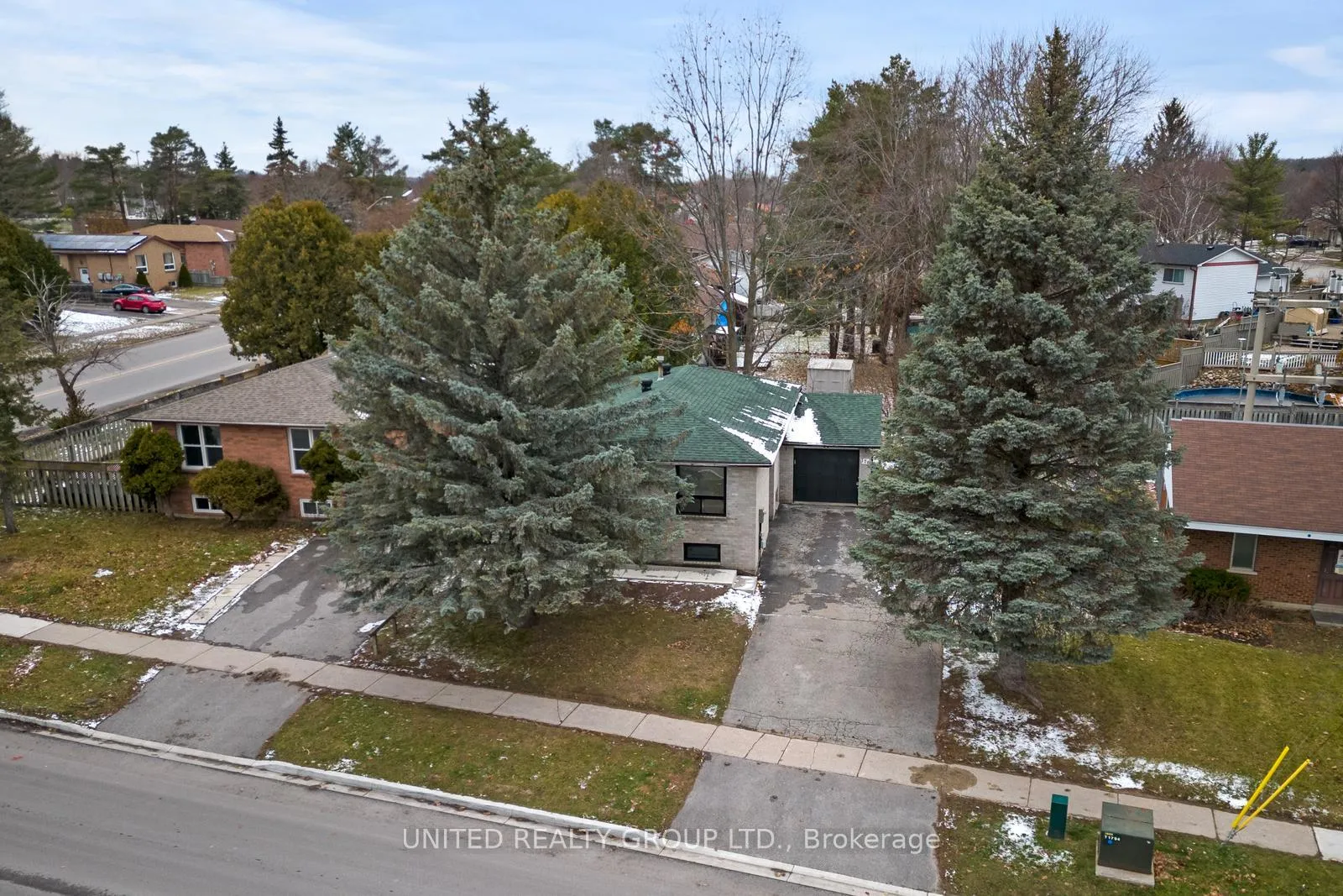 Photo 3 of Unit Main, 176 Letitia Street, Barrie, Letitia Heights — HOMEH