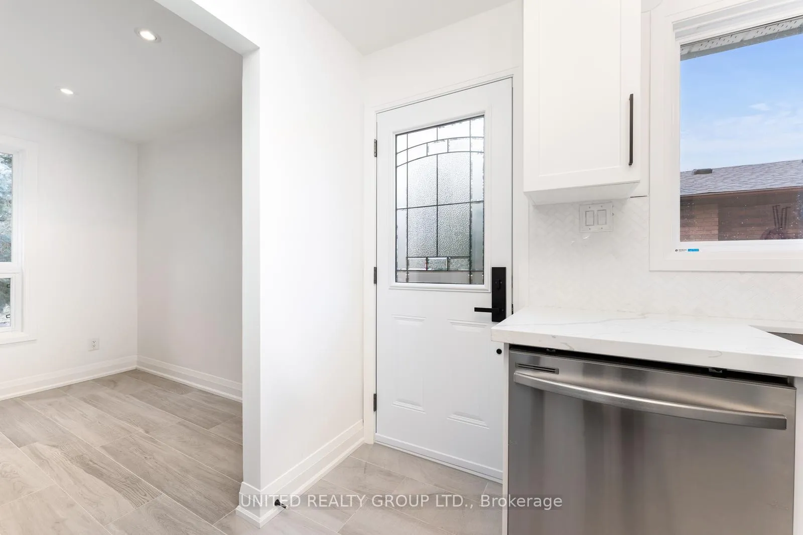 Photo 8 of Unit Main, 176 Letitia Street, Barrie, Letitia Heights — HOMEH