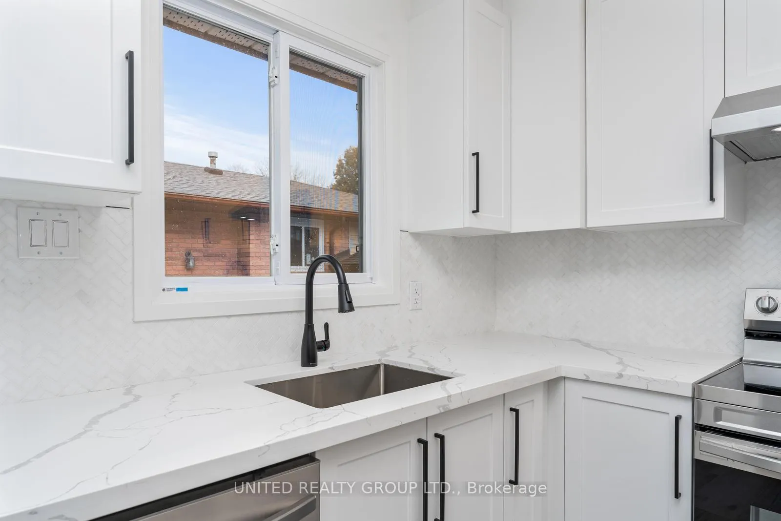 Photo 11 of Unit Main, 176 Letitia Street, Barrie, Letitia Heights — HOMEH