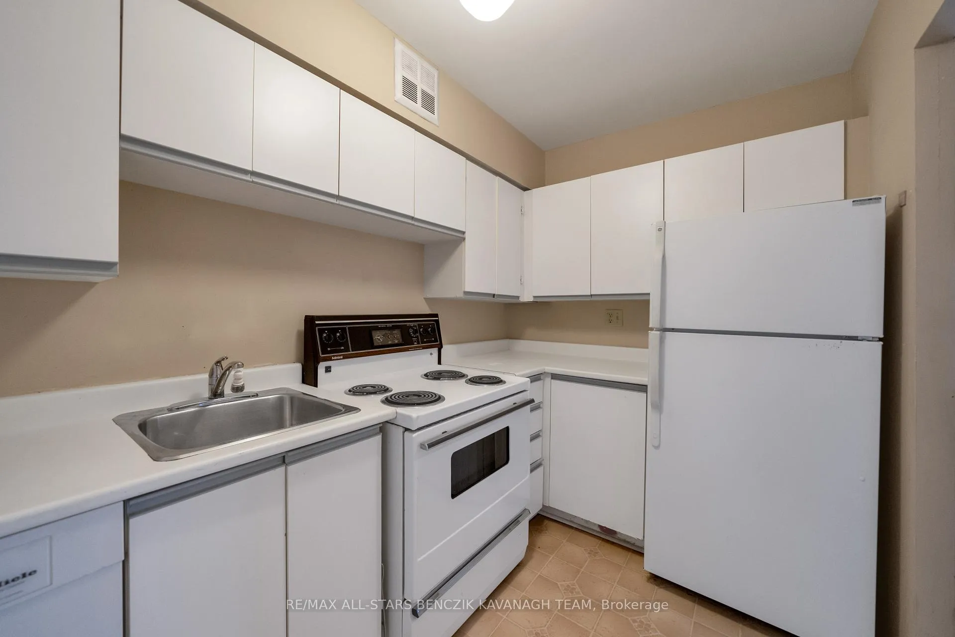 Photo 13 of Unit 902, 2 Westney Road, Ajax, Central West — HOMEH