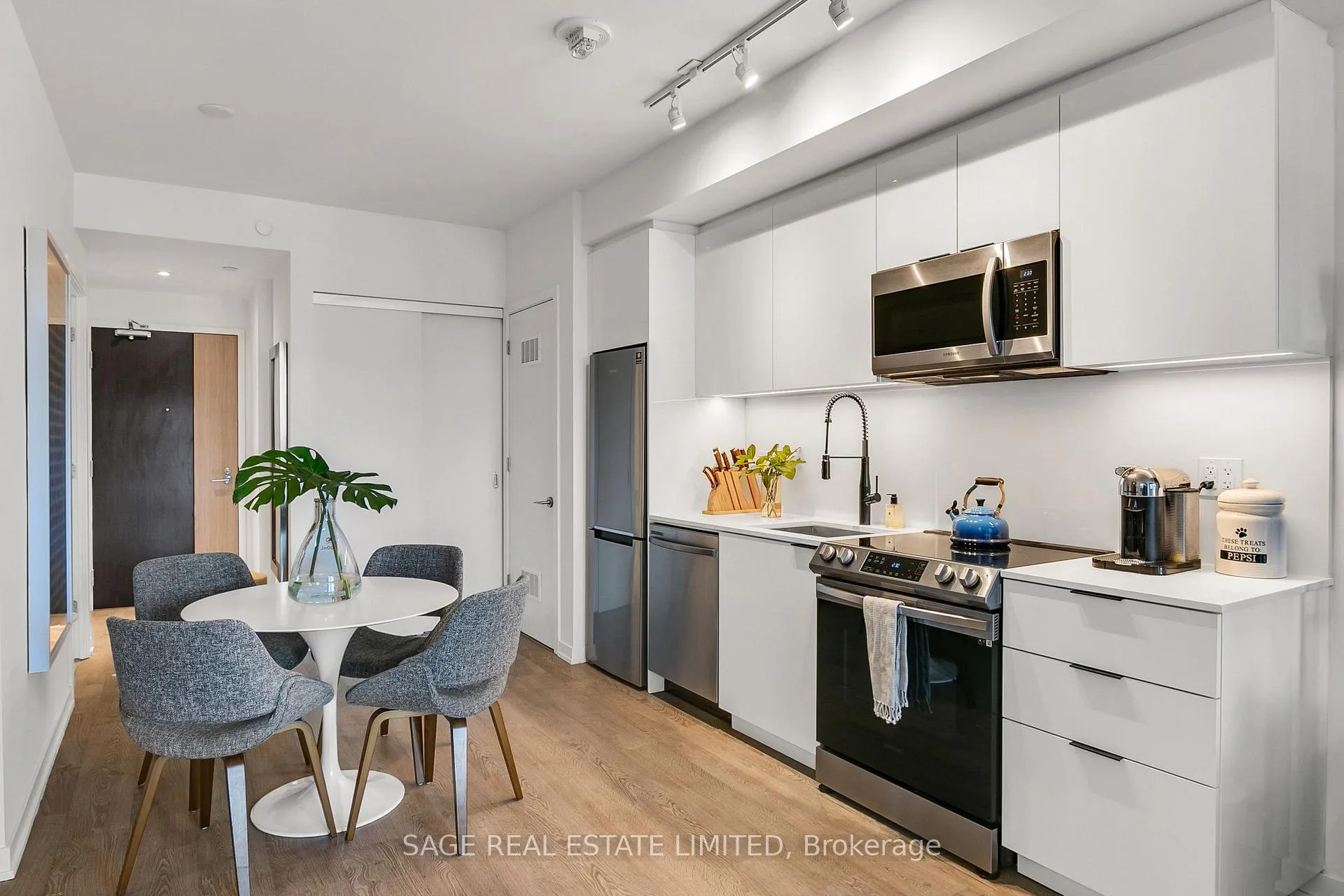 Photo 5 of Unit 815, 50 Power Street, Toronto, Moss Park — HOMEH