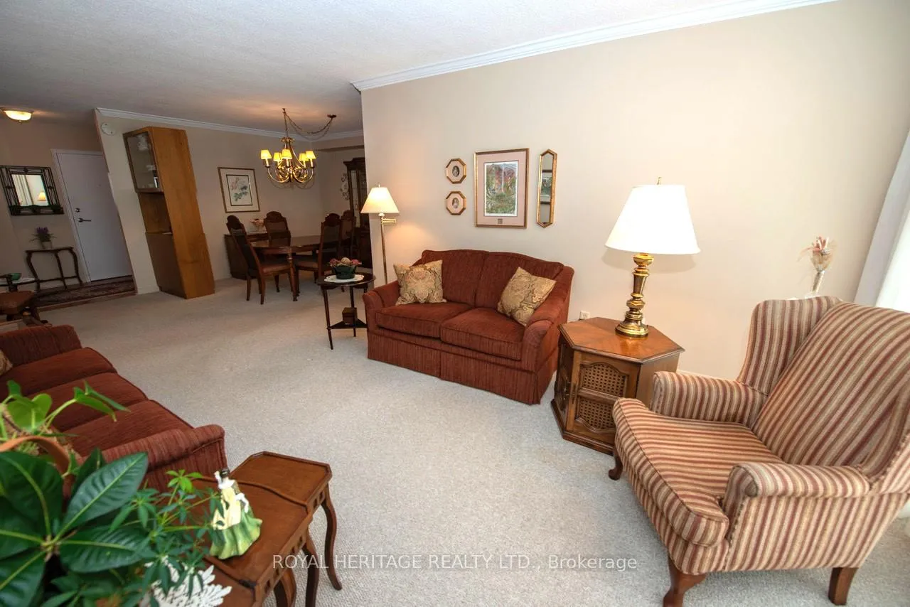 Photo 7 of Unit 709, 7811 Yonge Street, Markham, Thornhill — HOMEH