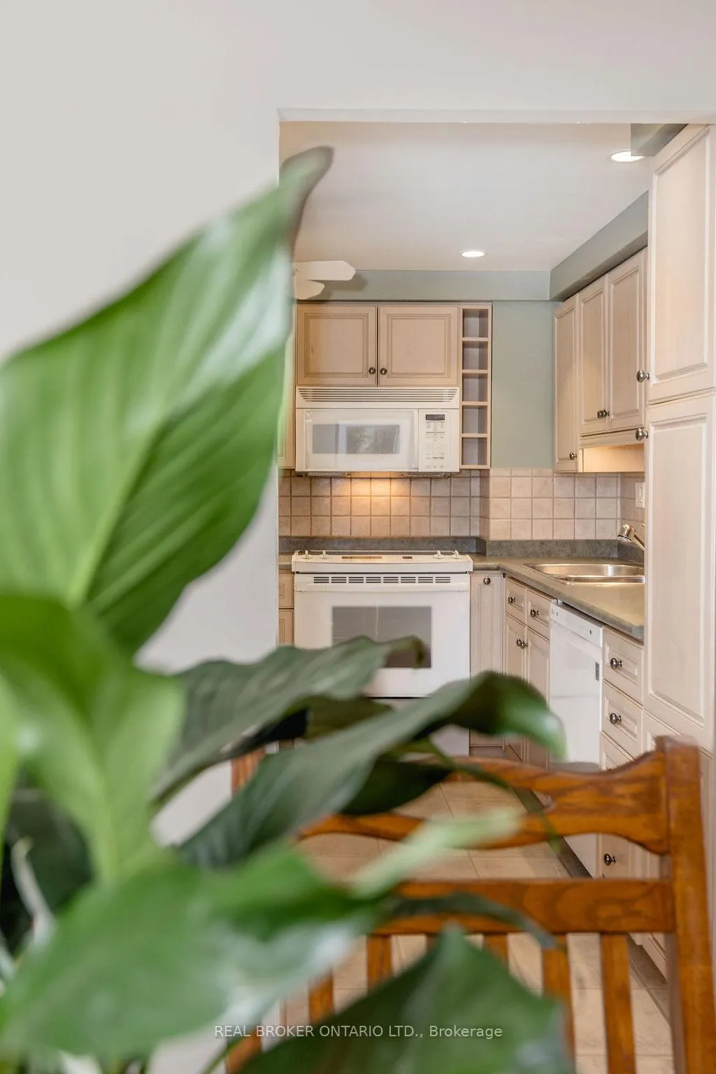 Photo 21 of Unit 208, 181 Collier Street, Barrie, North Shore — HOMEH