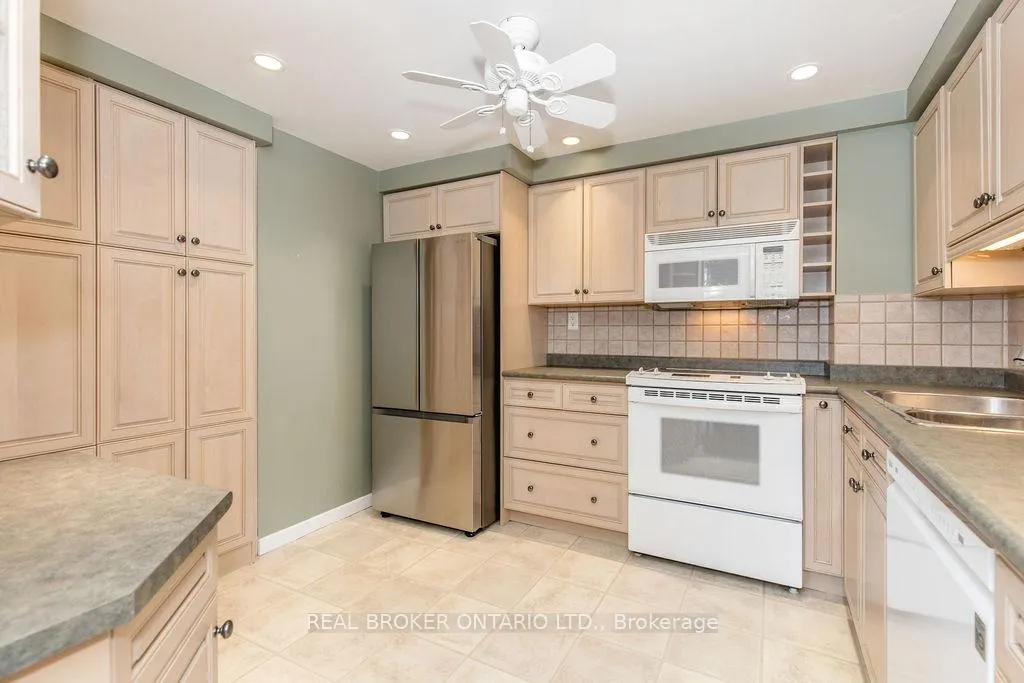 Photo 22 of Unit 208, 181 Collier Street, Barrie, North Shore — HOMEH