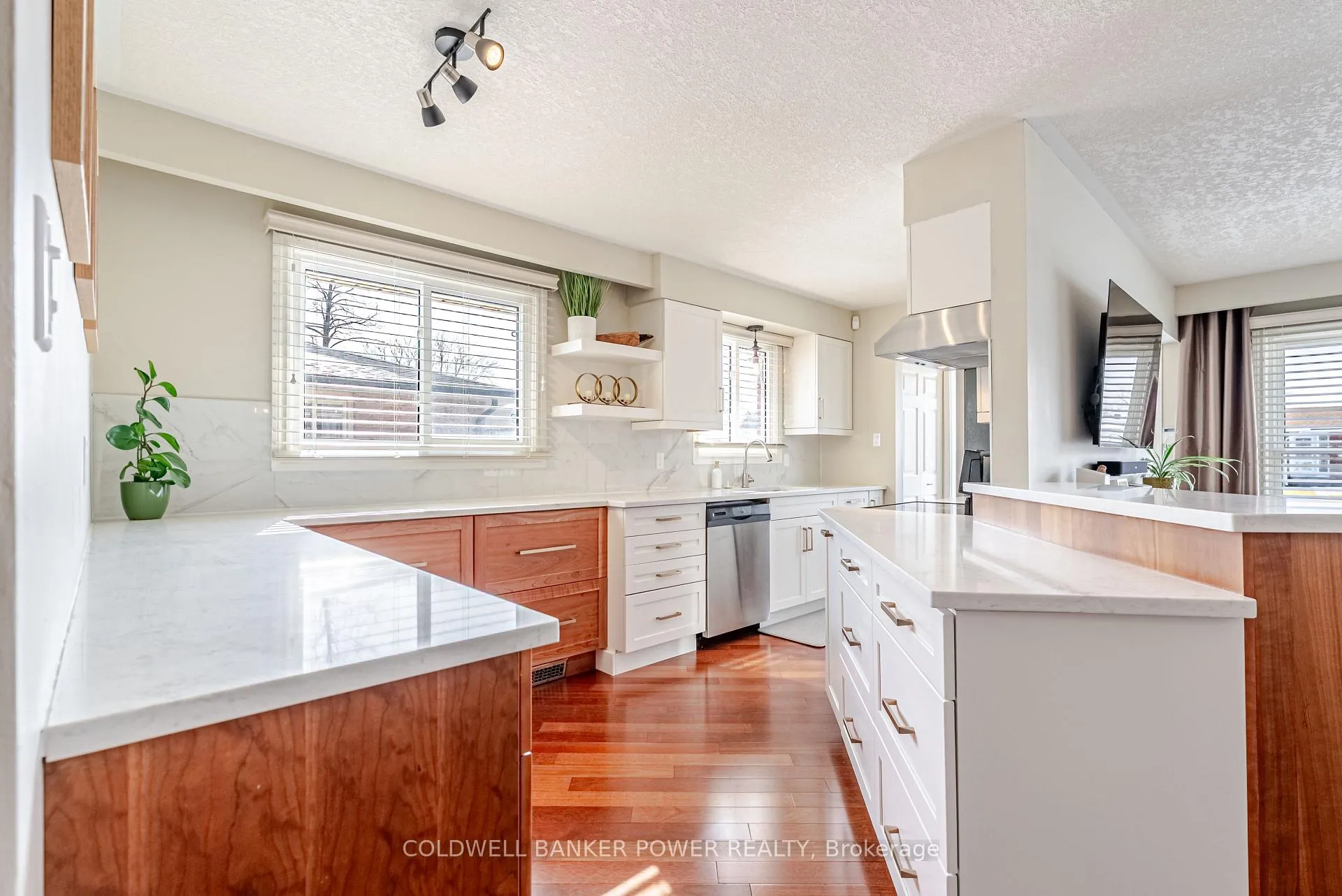 Photo 9 of 18 Stirling Crescent, St. Thomas — HOMEH