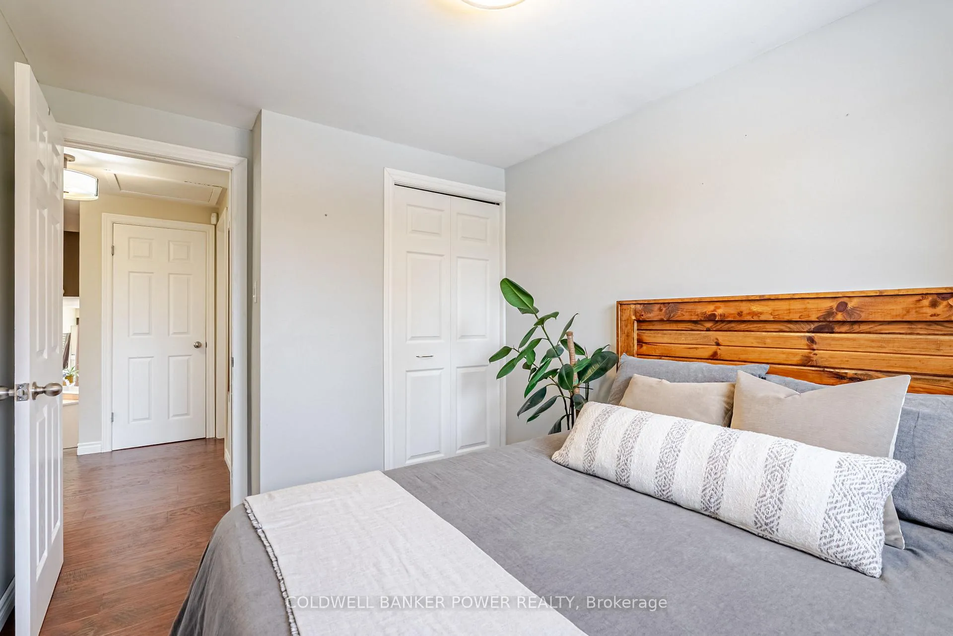 Photo 16 of 18 Stirling Crescent, St. Thomas — HOMEH