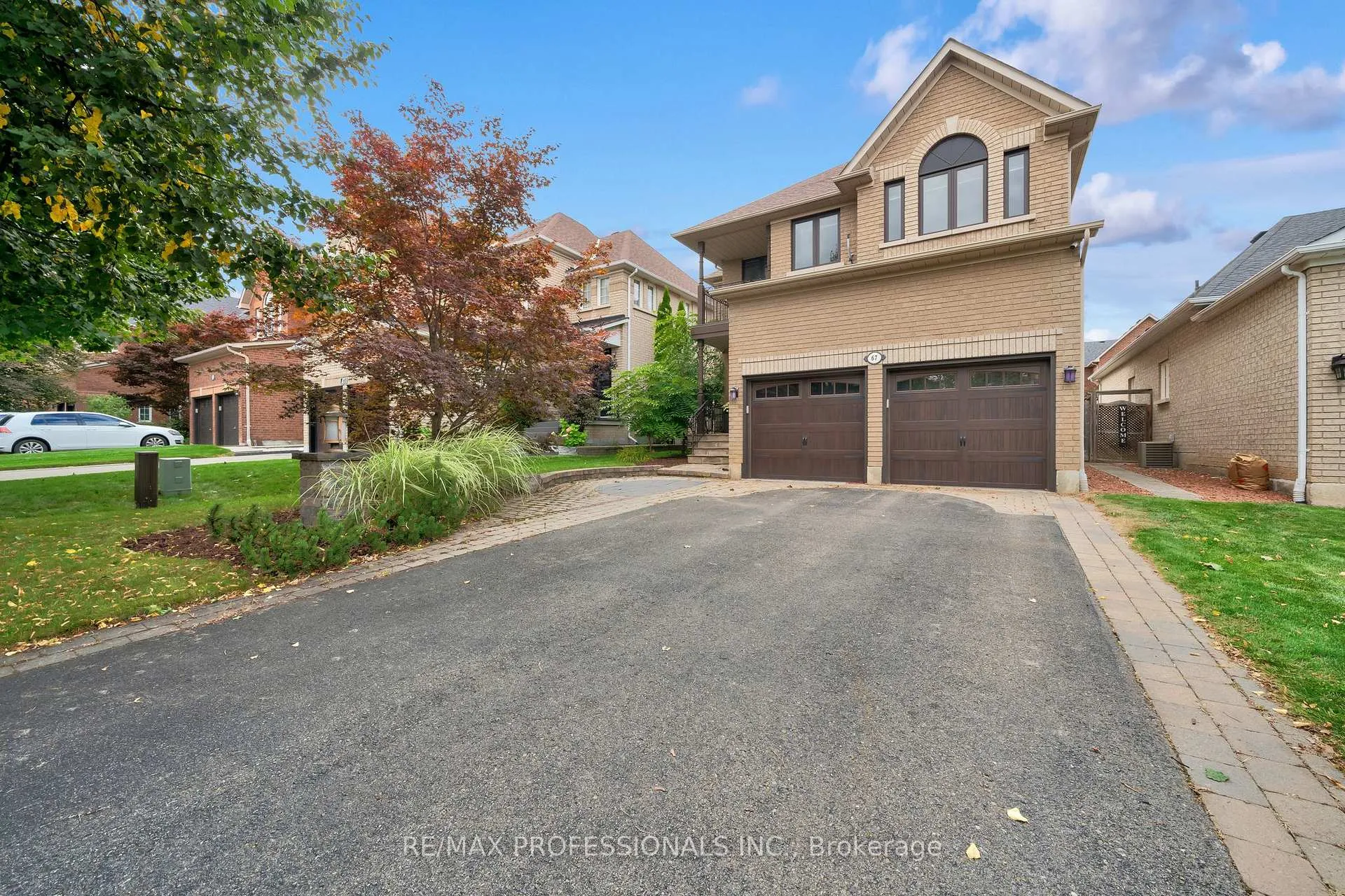 Photo 2 of 67 Chaplin Crescent, Halton Hills, Georgetown — HOMEH