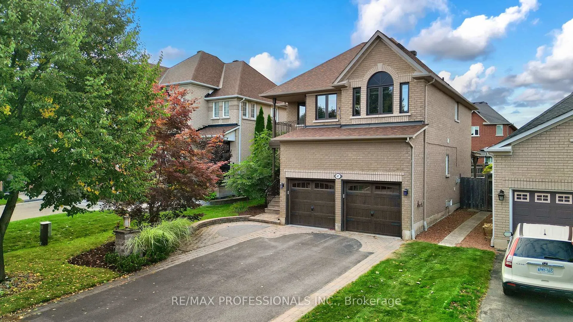 Photo 3 of 67 Chaplin Crescent, Halton Hills, Georgetown — HOMEH