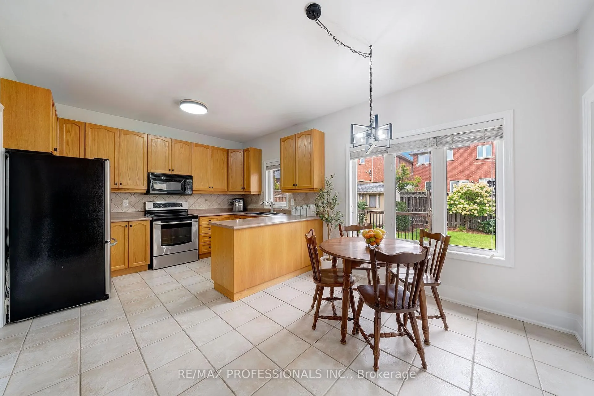 Photo 7 of 67 Chaplin Crescent, Halton Hills, Georgetown — HOMEH