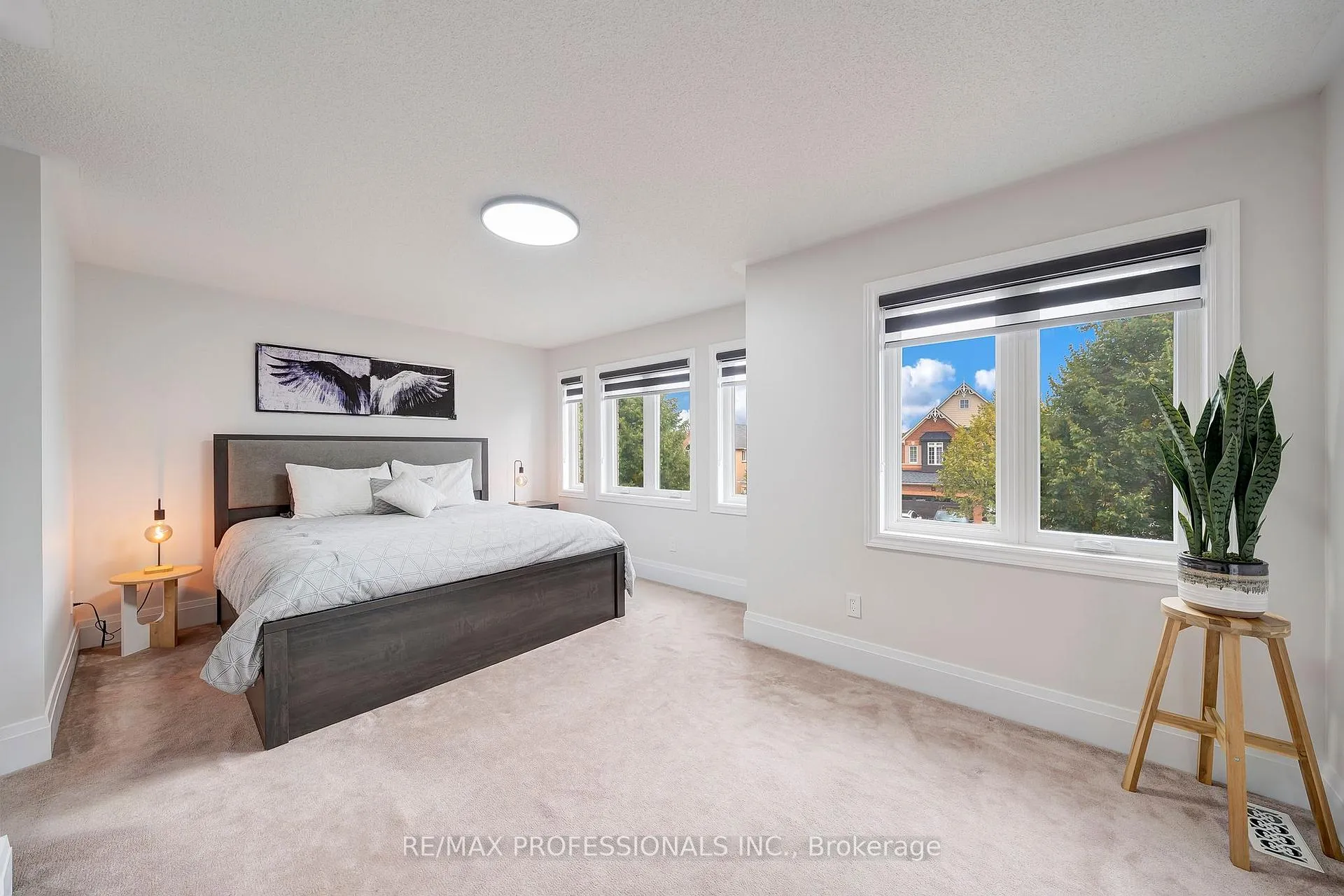 Photo 17 of 67 Chaplin Crescent, Halton Hills, Georgetown — HOMEH